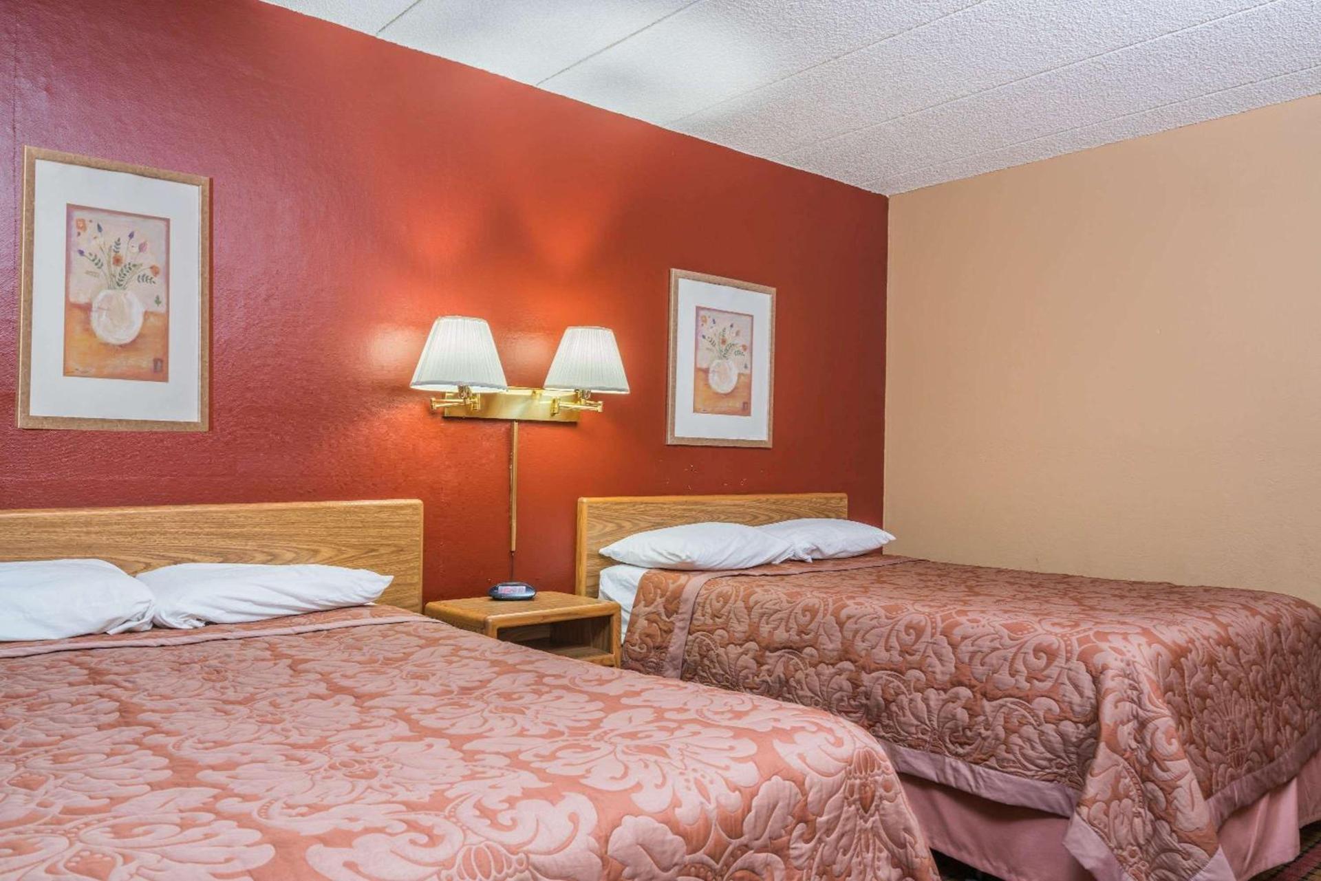 Super 8 by Wyndham Brooklyn Center/MPLS photo 10