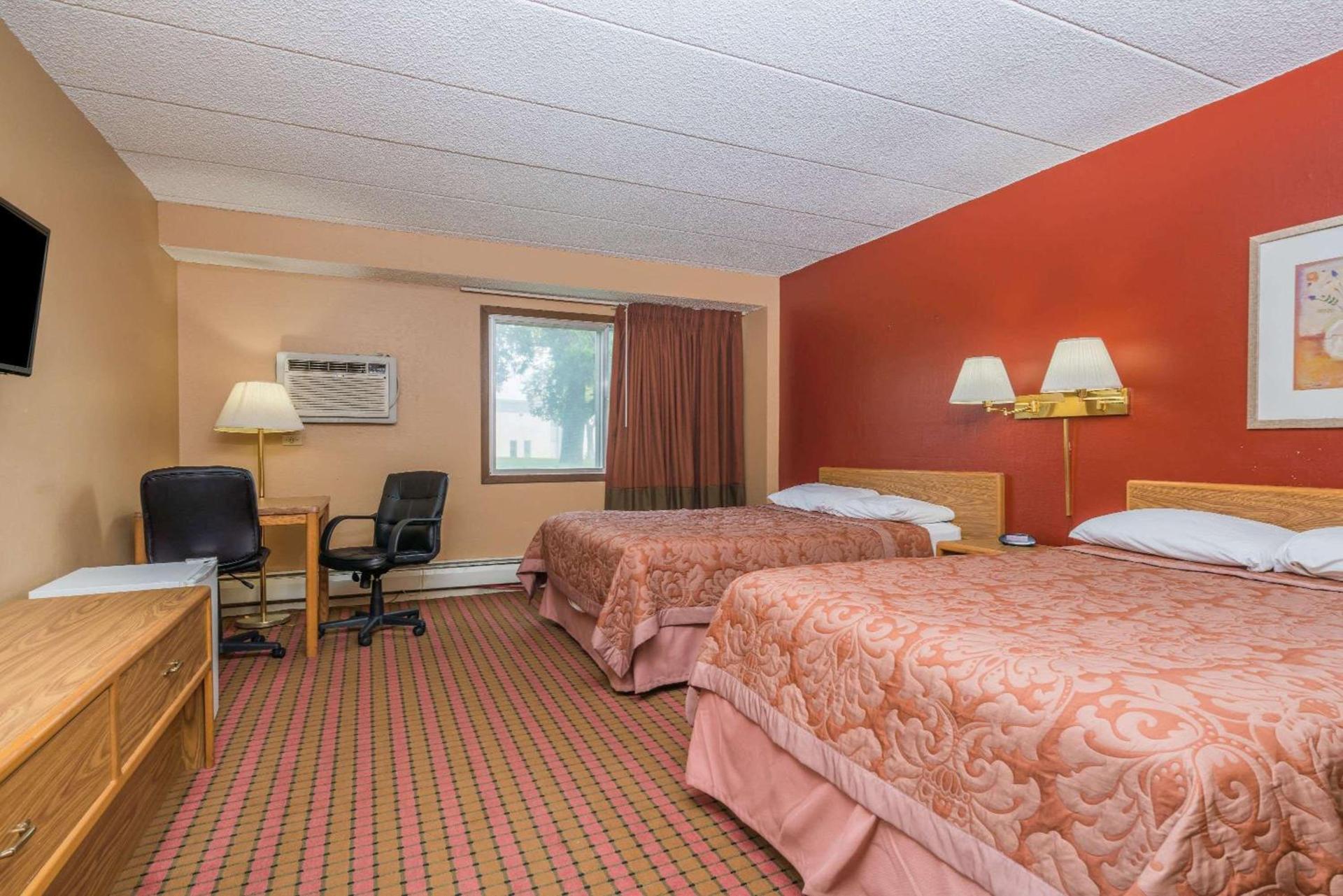 Super 8 by Wyndham Brooklyn Center/MPLS photo 12