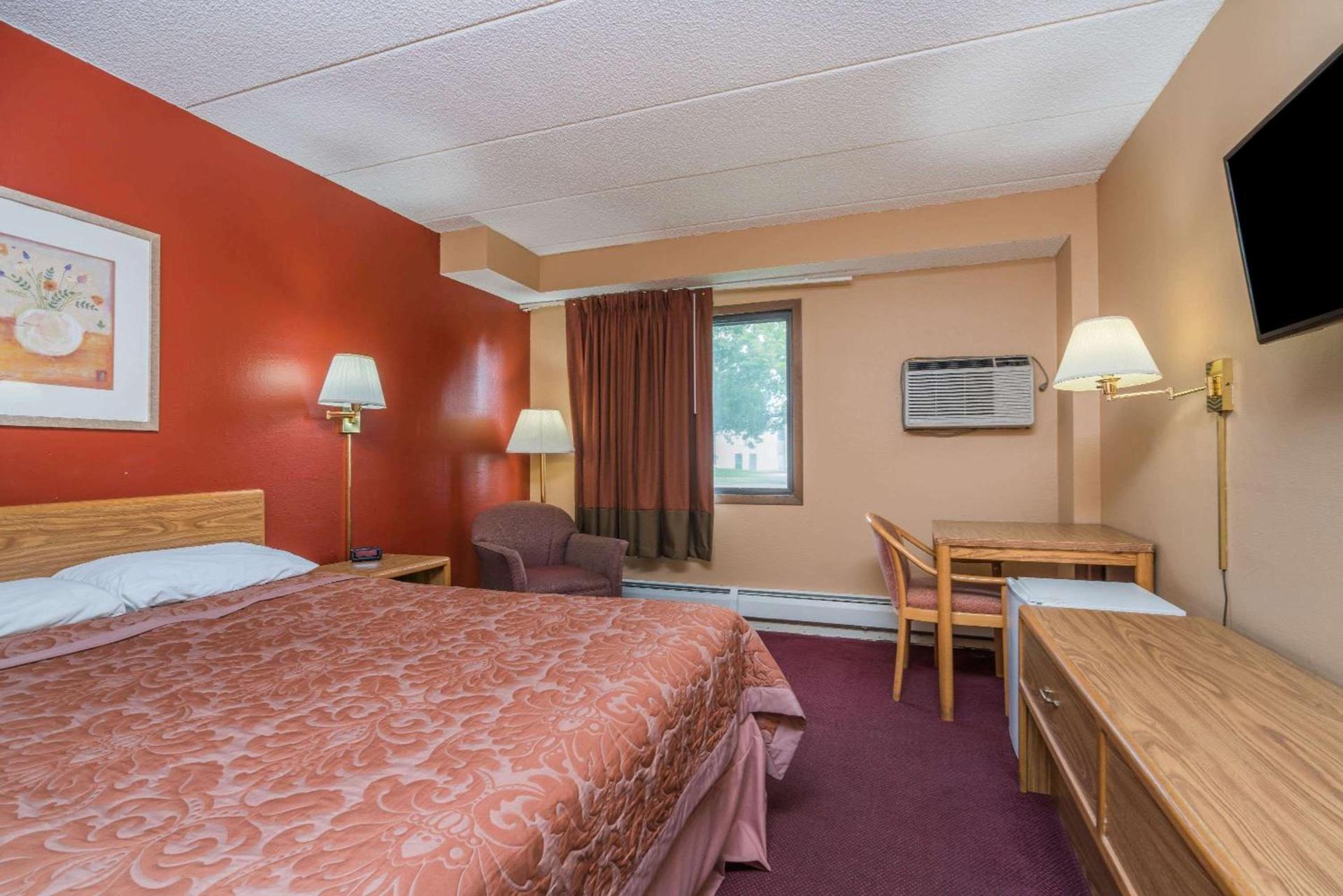 Super 8 by Wyndham Brooklyn Center/MPLS photo 13