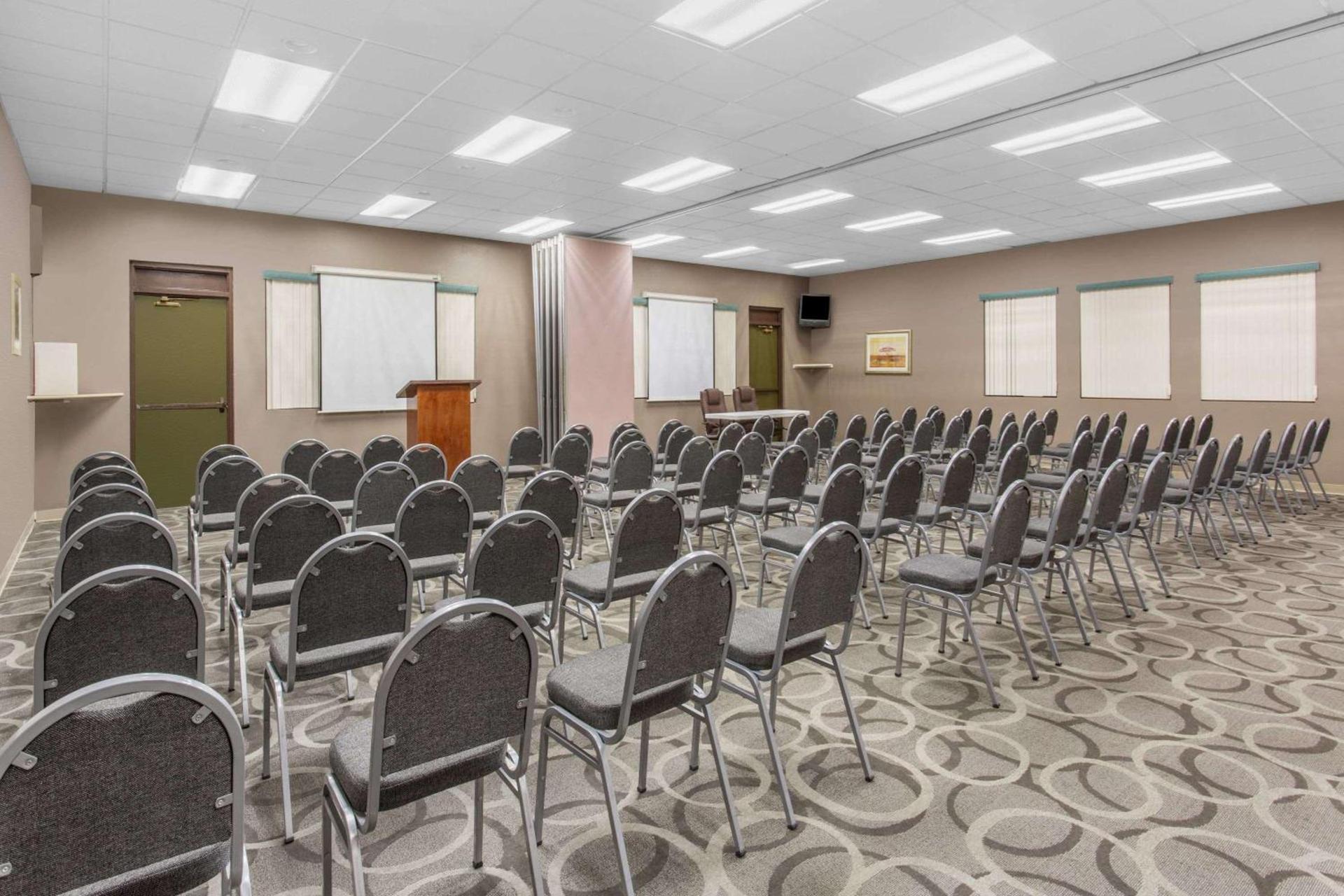 Howard Johnson by Wyndham Ocala FL I-75 photo 42