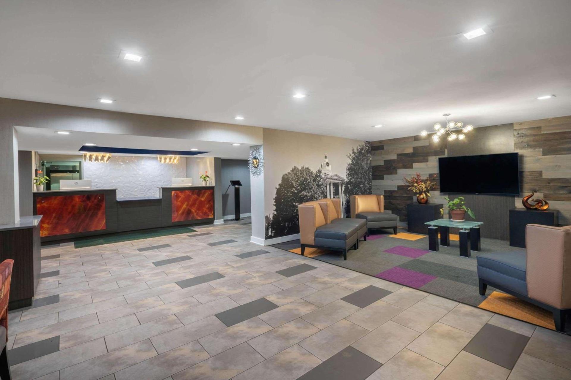 Baymont by Wyndham Murfreesboro photo 2