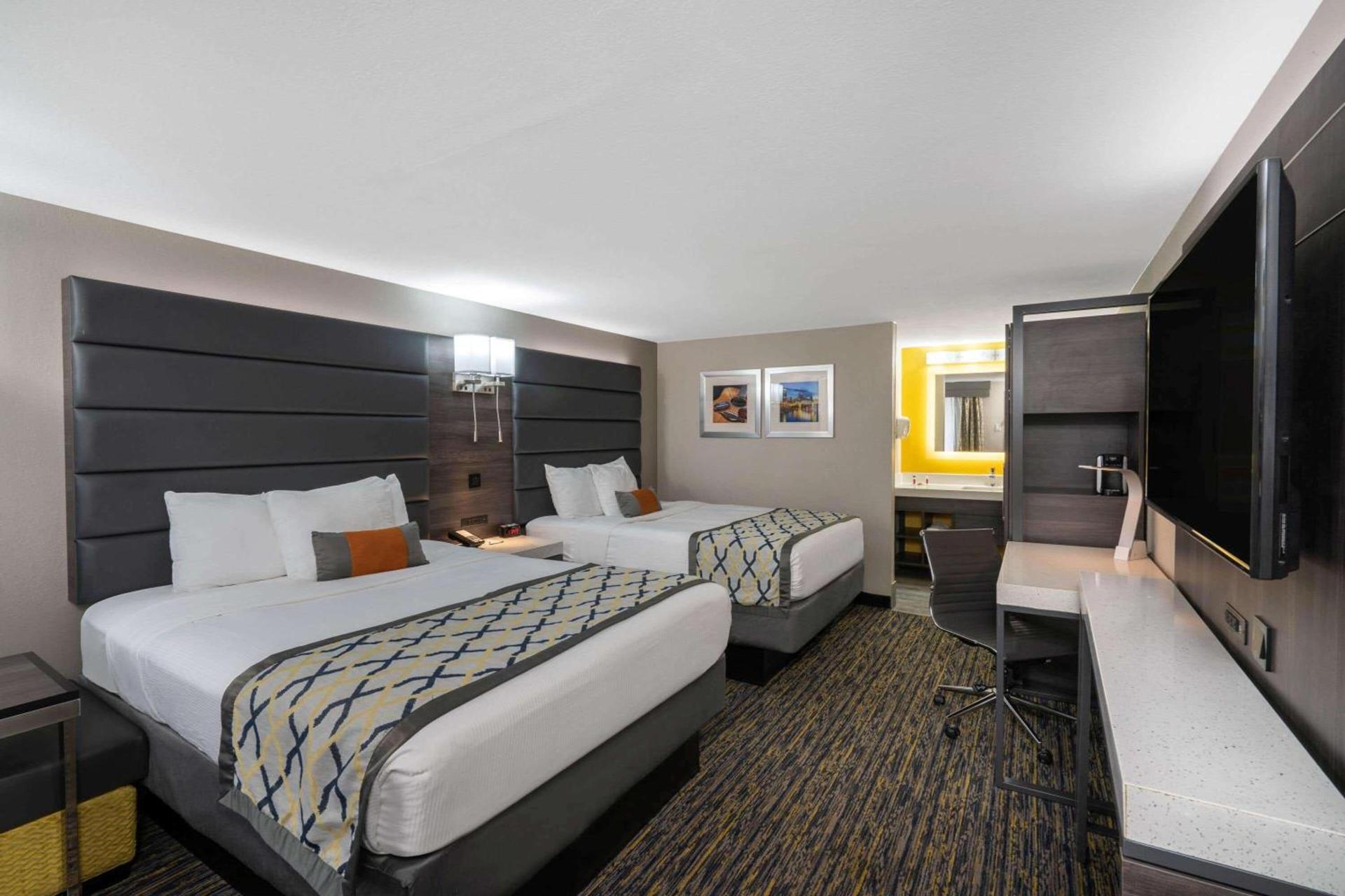 Baymont by Wyndham Murfreesboro photo 11