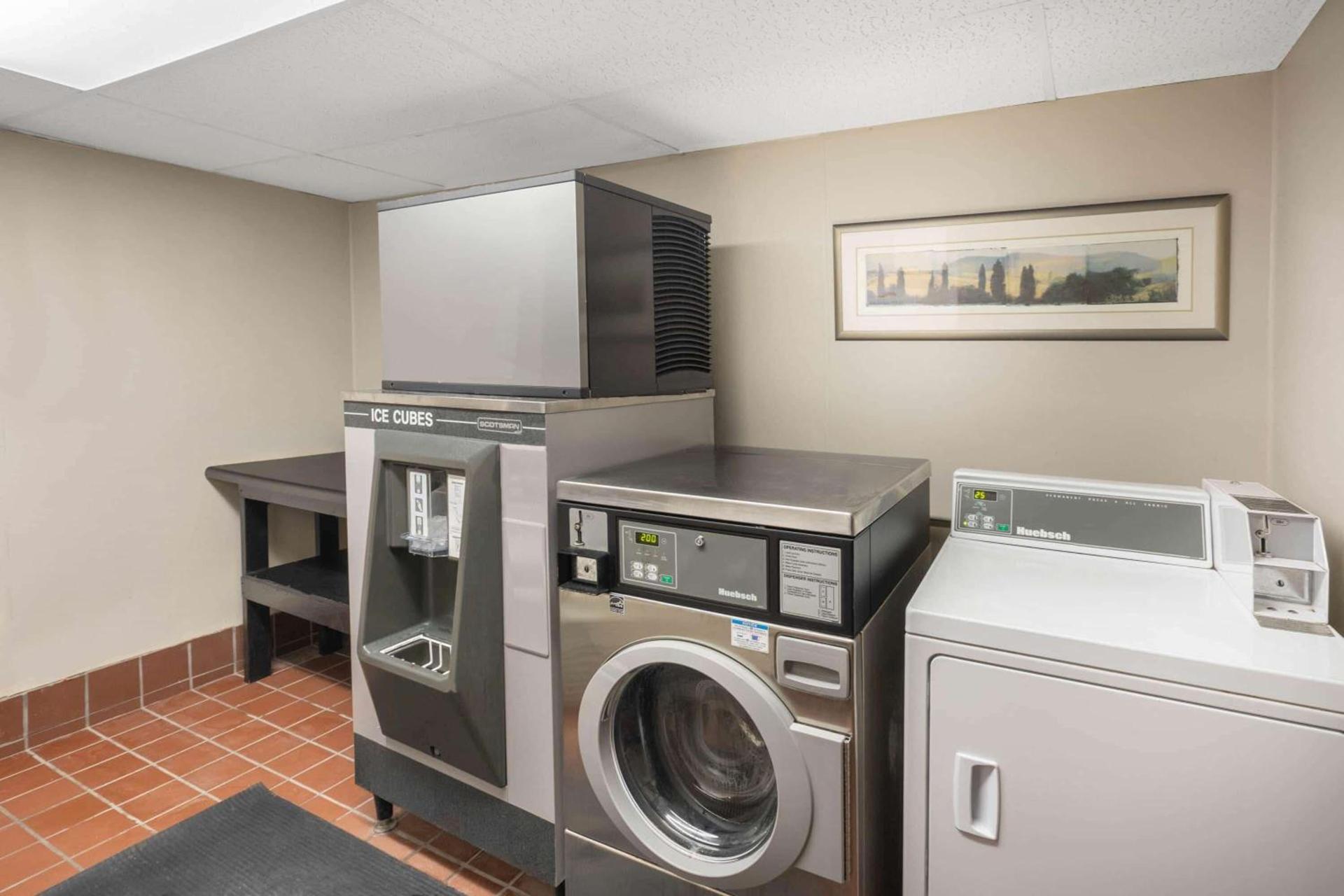 Baymont by Wyndham Murfreesboro photo 24