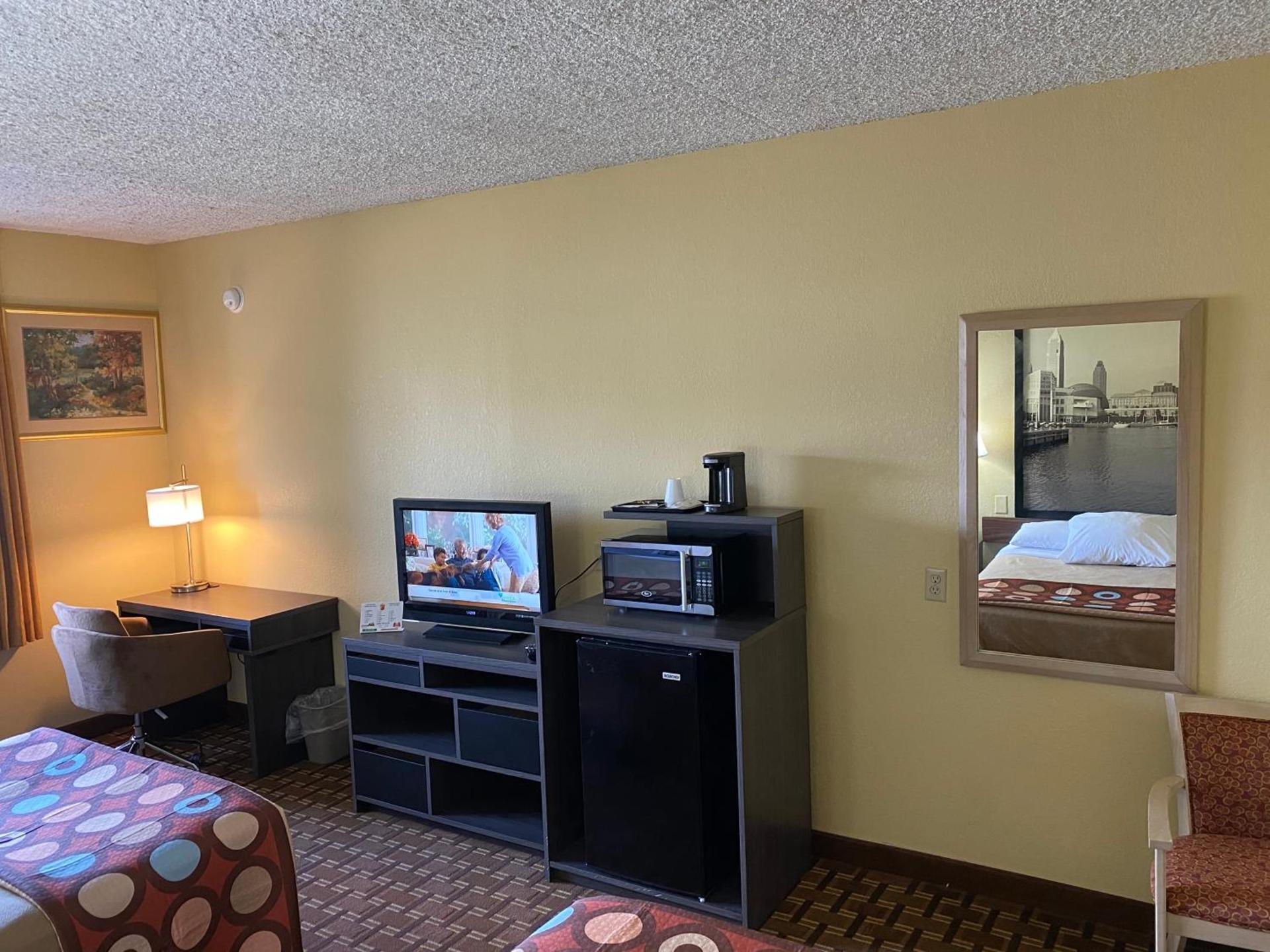 Super 8 by Wyndham Port Clinton photo 27