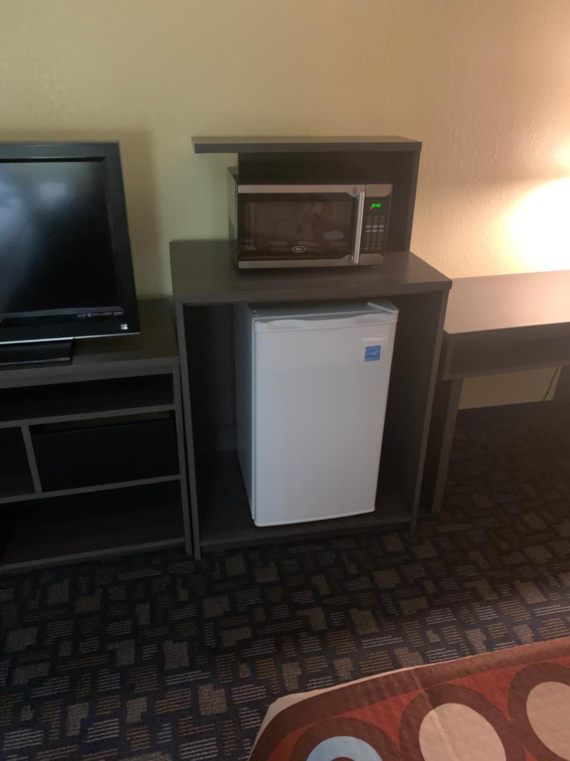 Super 8 by Wyndham Port Clinton photo 14