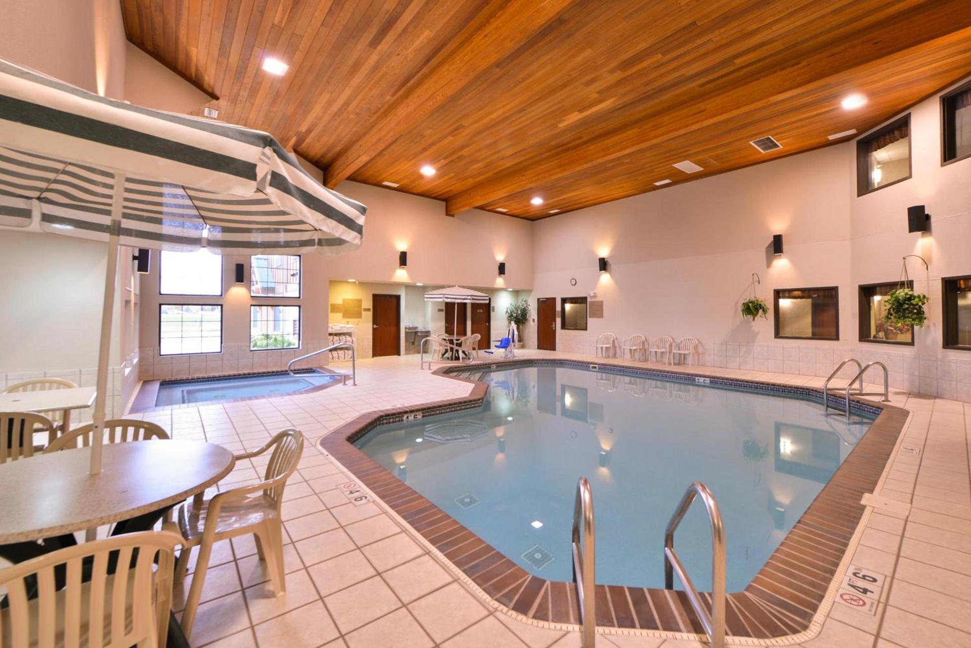 Kelly Inn and Suites Mitchell photo 6