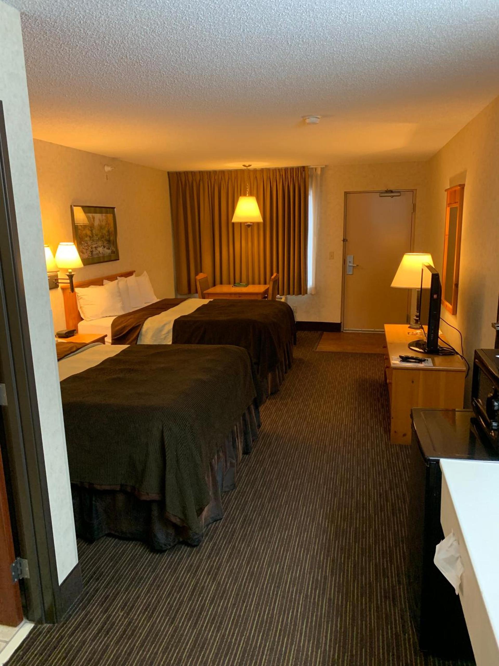 Kelly Inn and Suites Mitchell photo 2