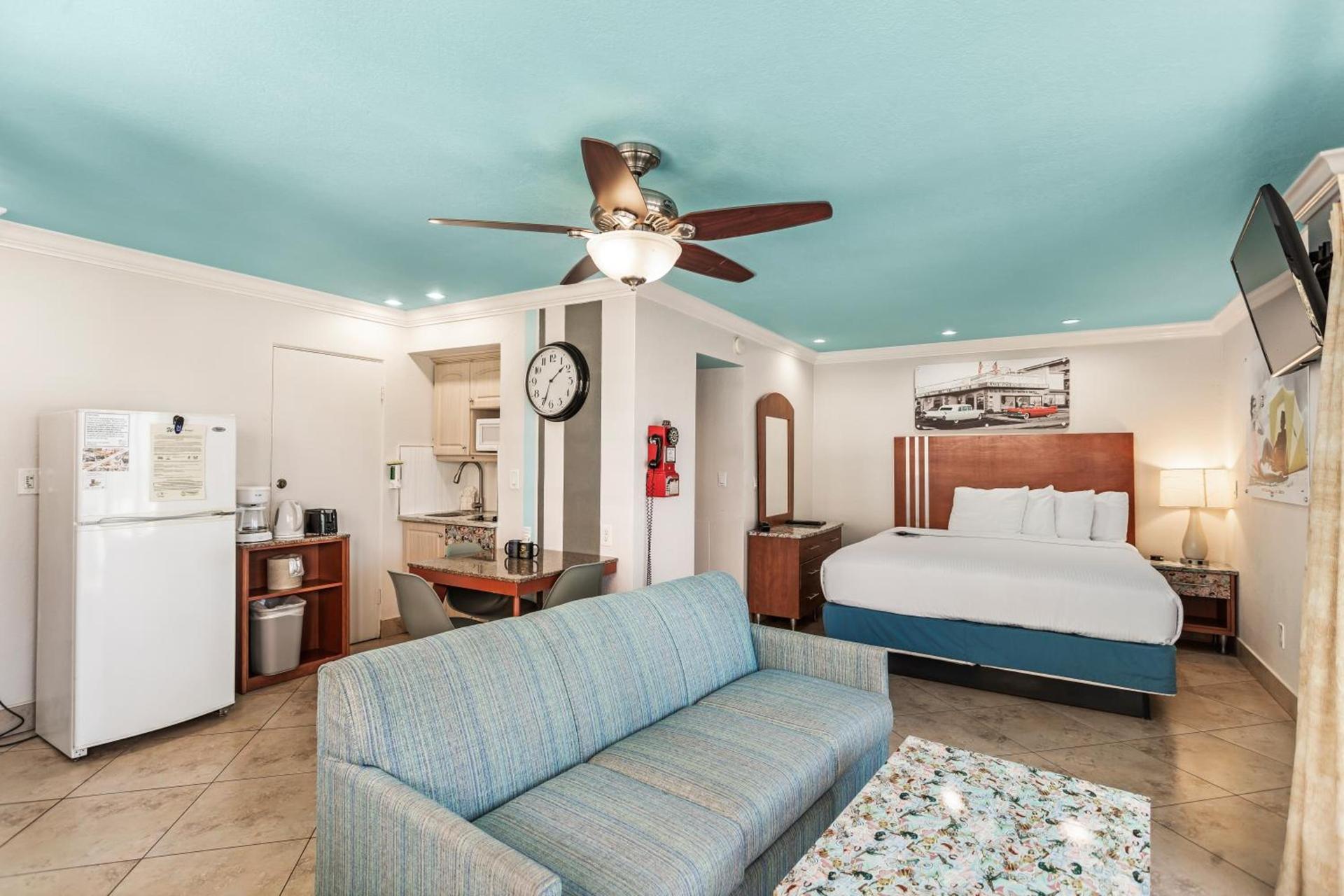 Plaza Beach Hotel - Beachfront Resort photo 55