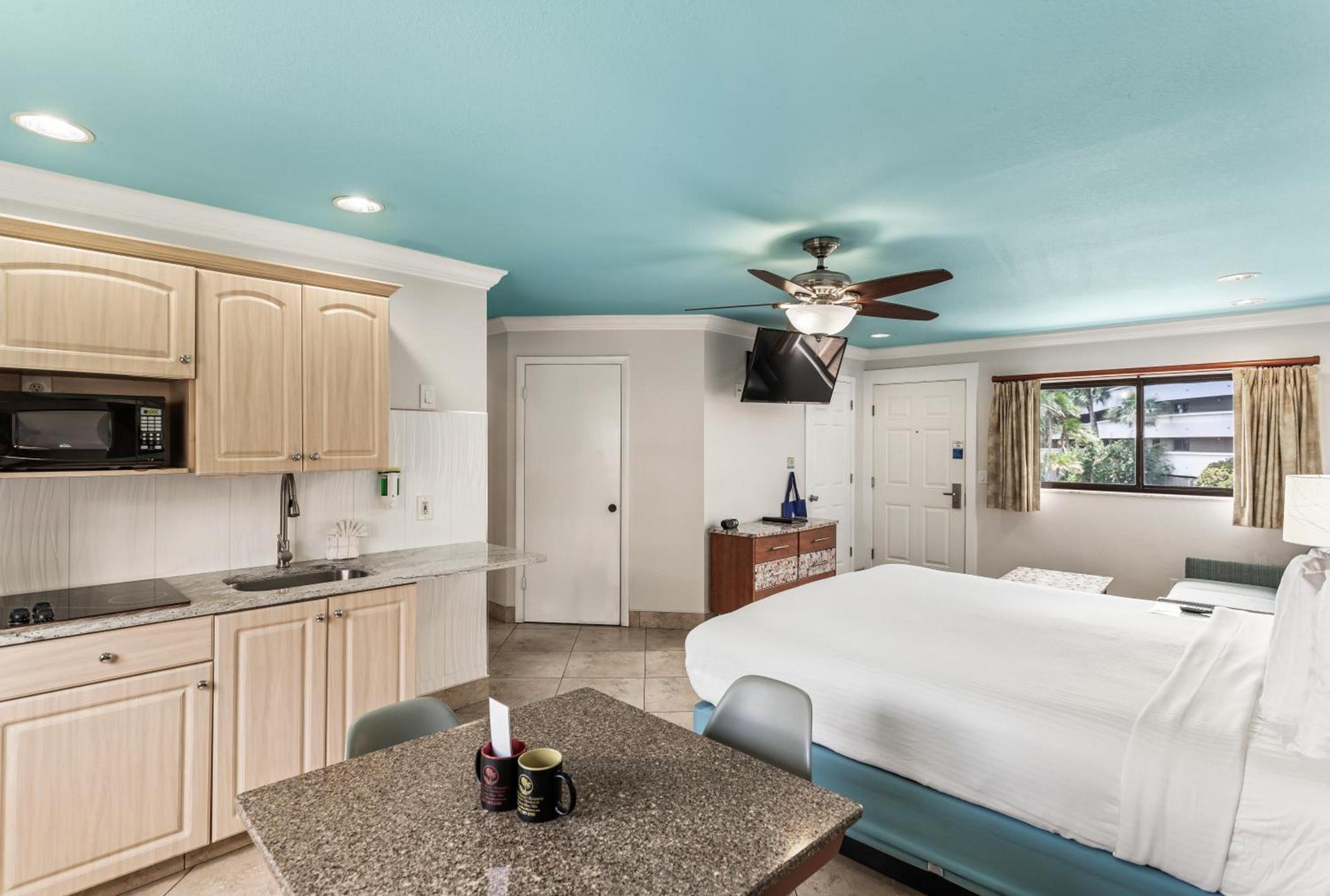 Plaza Beach Hotel - Beachfront Resort photo 80