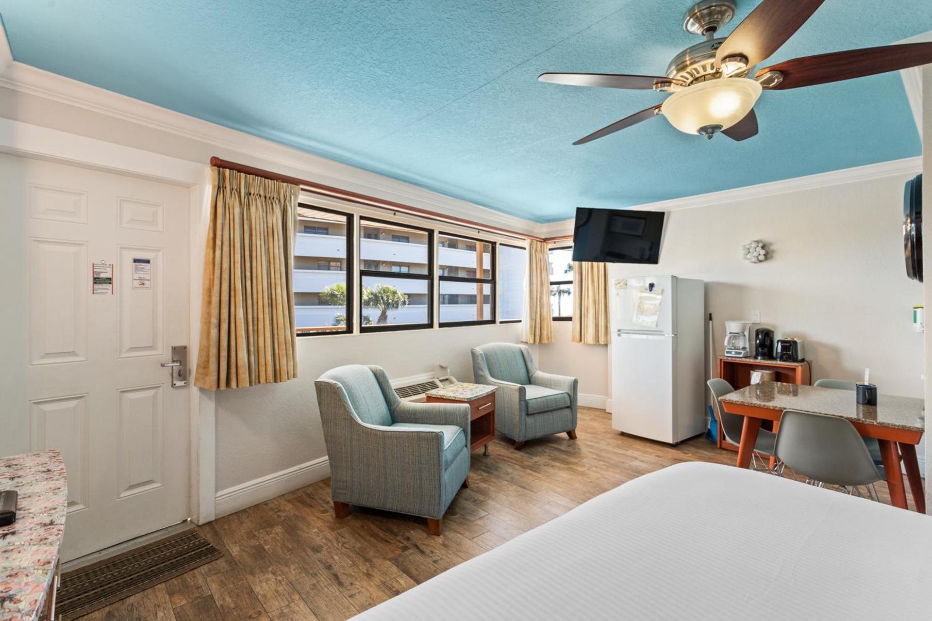 Plaza Beach Hotel - Beachfront Resort photo 50