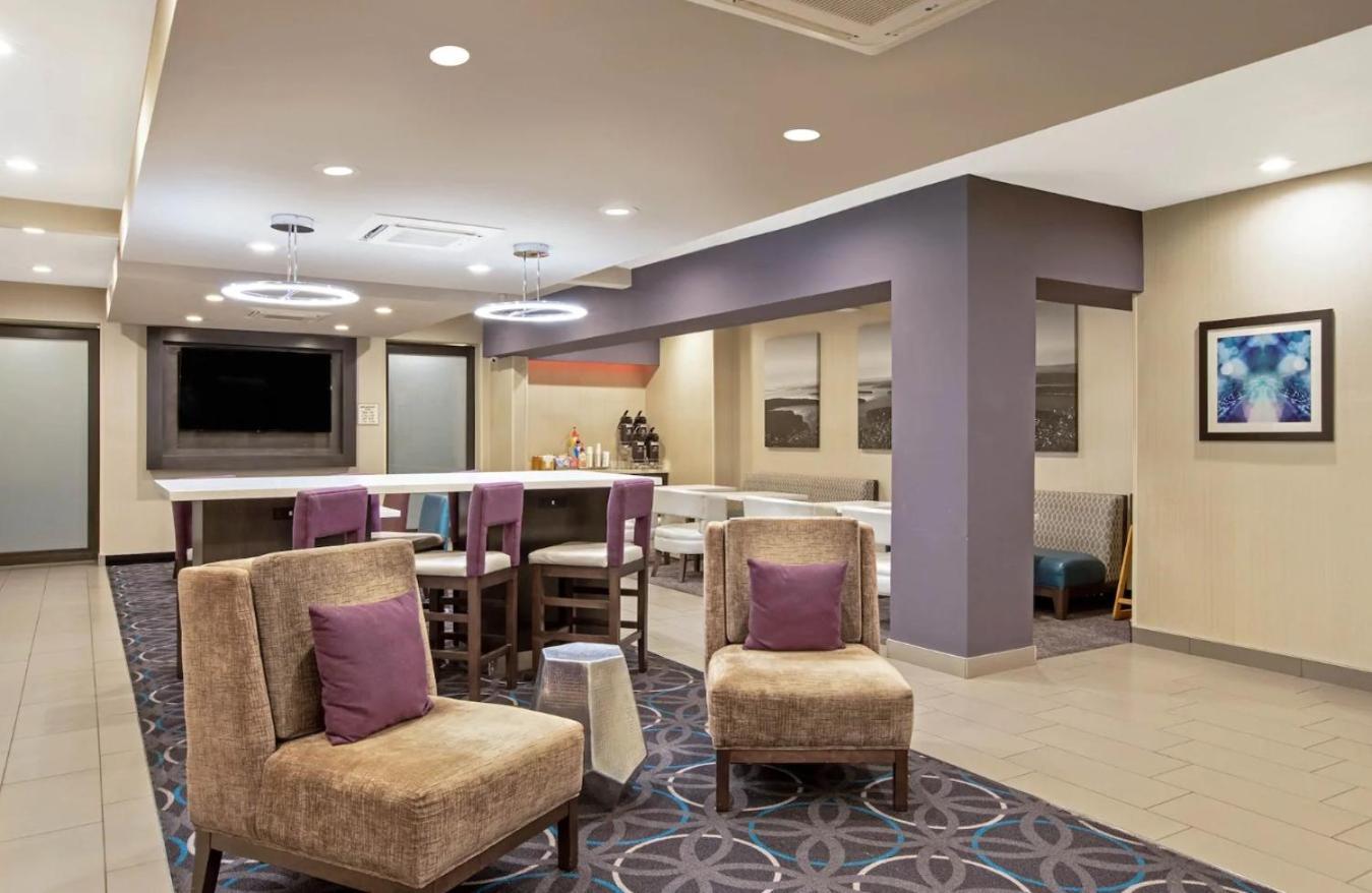 La Quinta by Wyndham Fayetteville photo 10