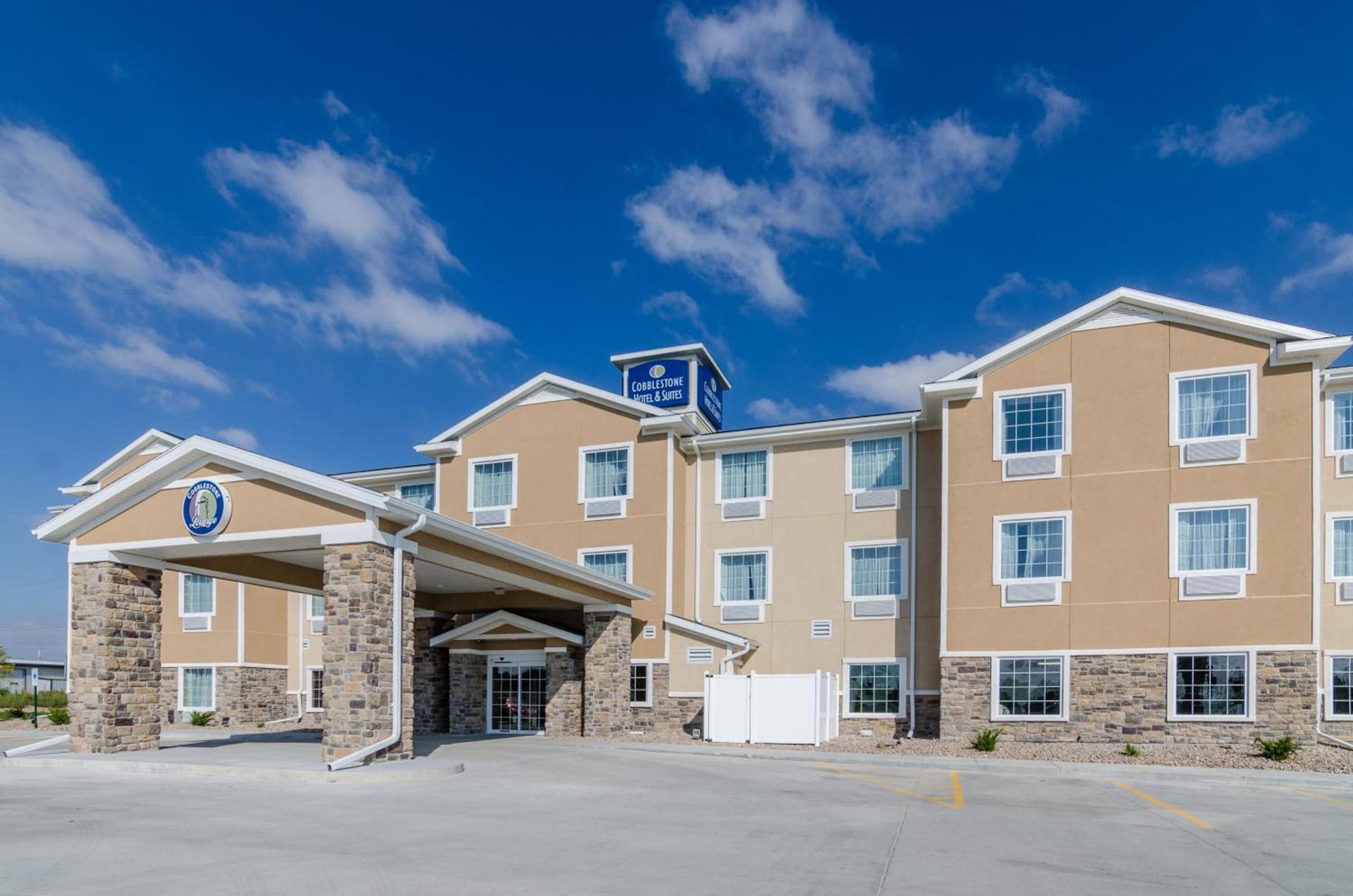 Cobblestone Hotel & Suites - Newport — hotel in Newport