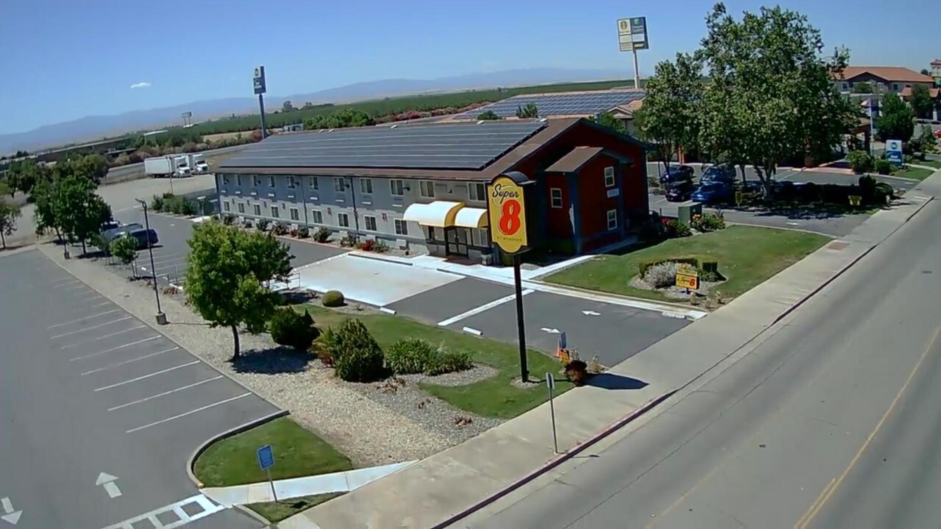 Super 8 by Wyndham Willows photo 14