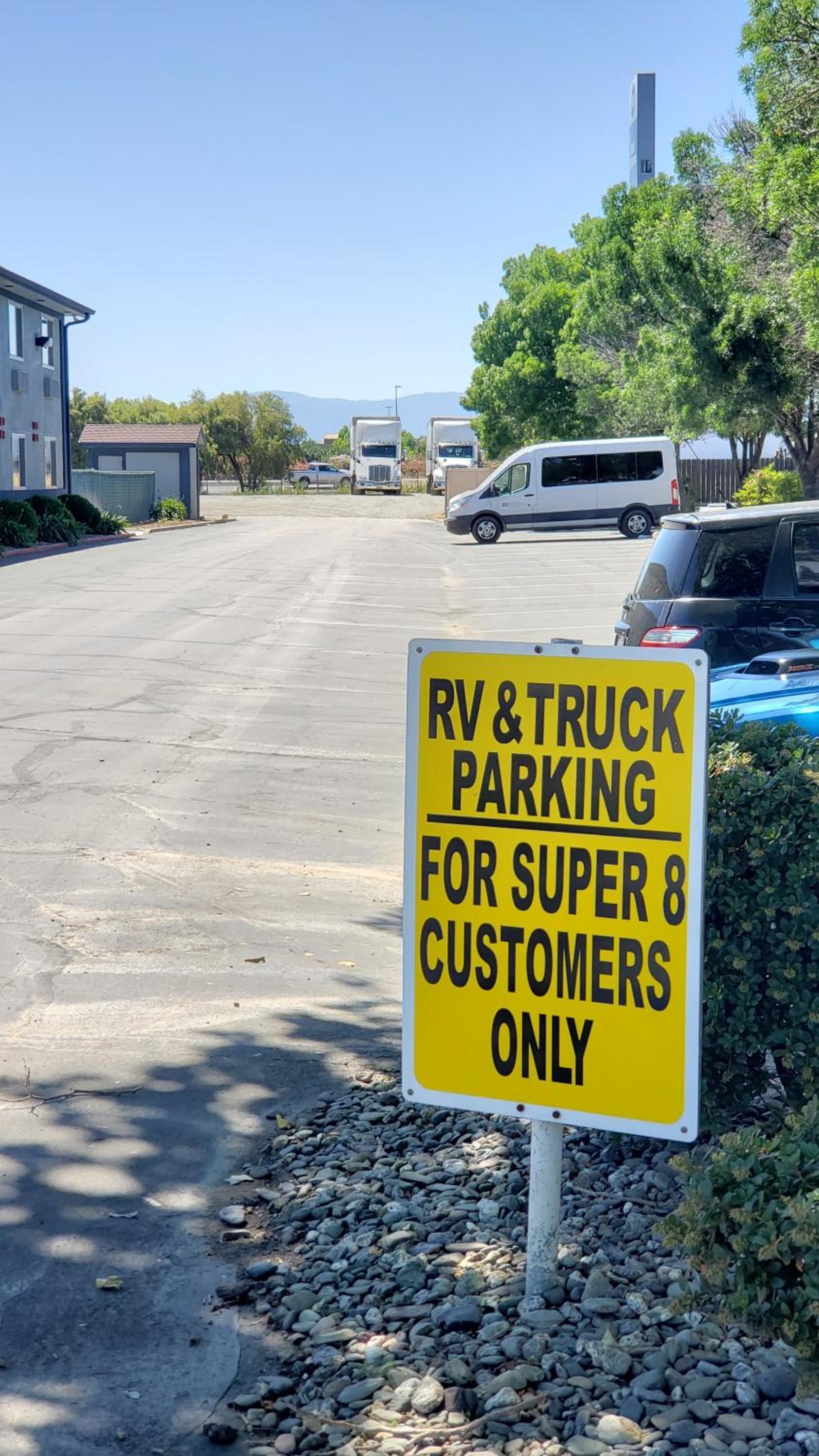 Super 8 by Wyndham Willows photo 16