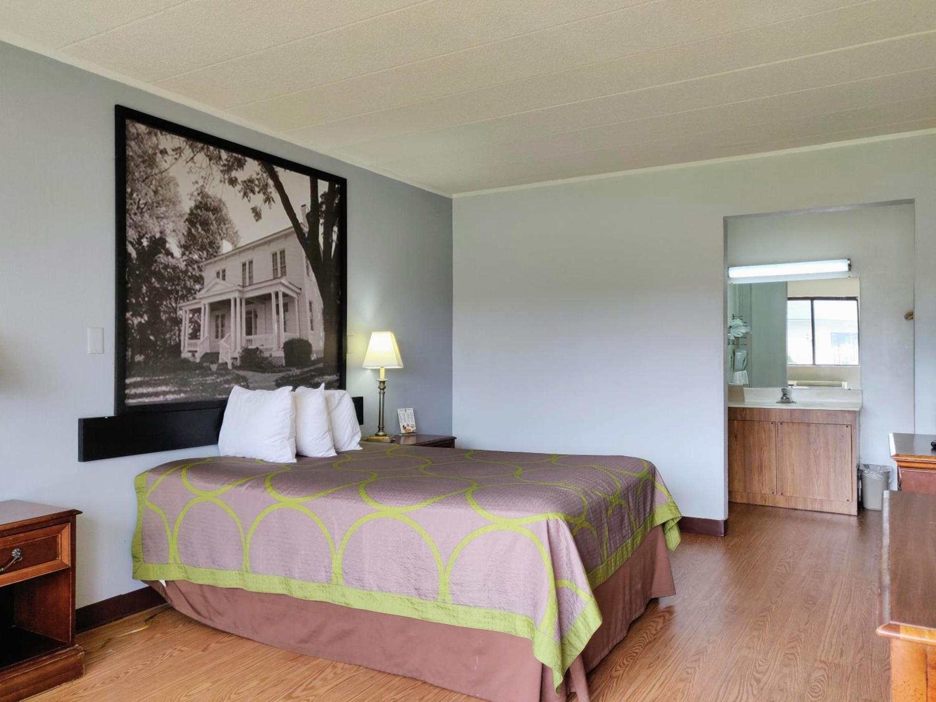Sprucewood Inn photo 11