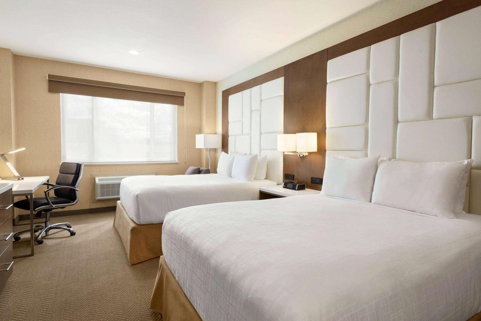 Wyndham Anaheim photo 11