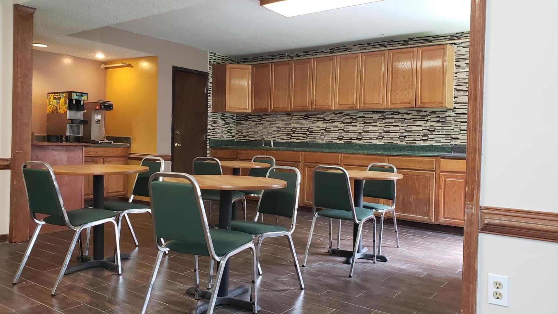 Spark By Hilton Roanoke Airport photo 7