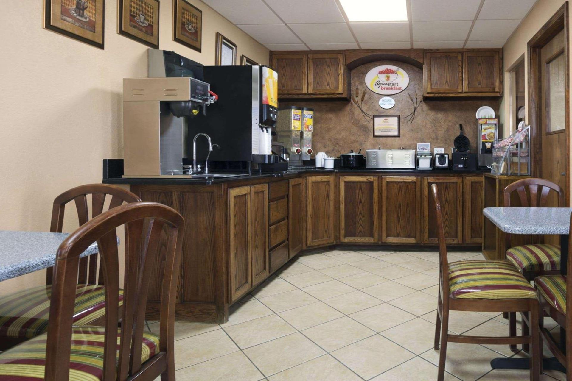 Super 8 by Wyndham Amarillo photo 23