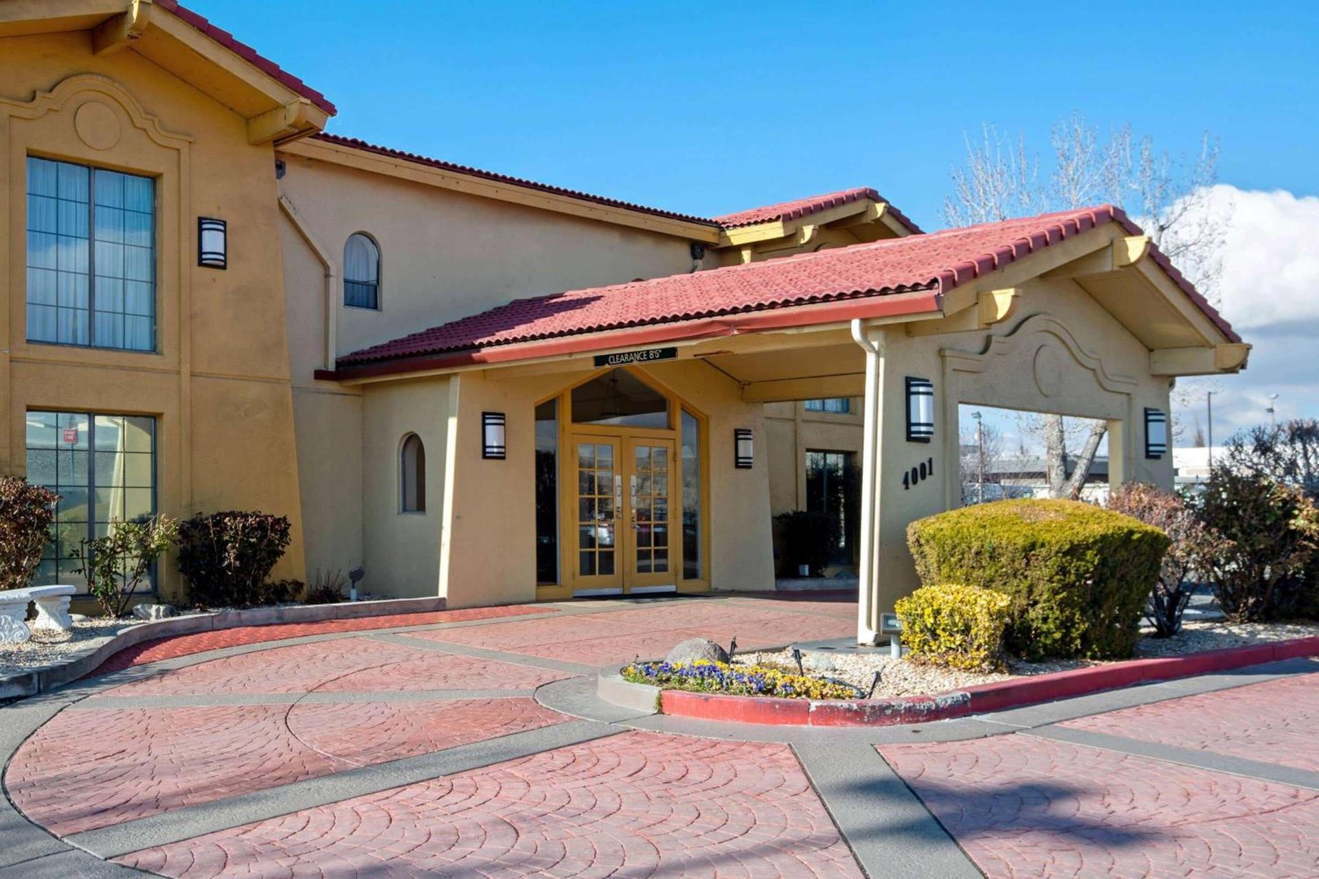 Days Inn by Wyndham Reno photo 2