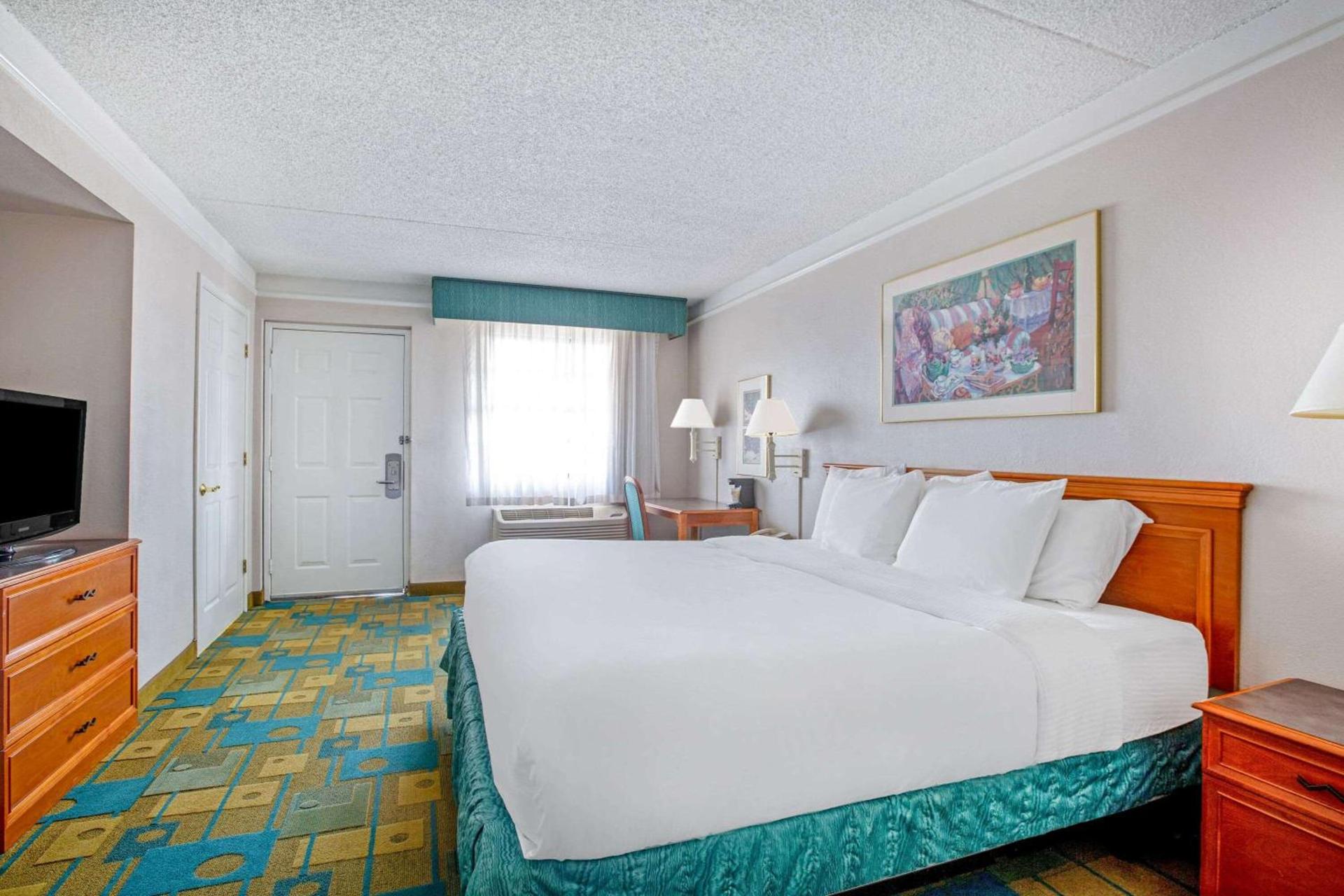 Days Inn by Wyndham Reno photo 13