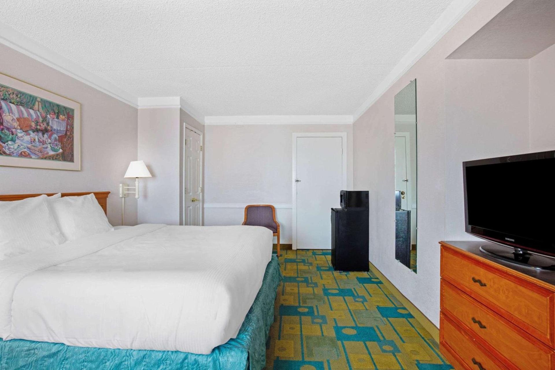 Days Inn by Wyndham Reno photo 12