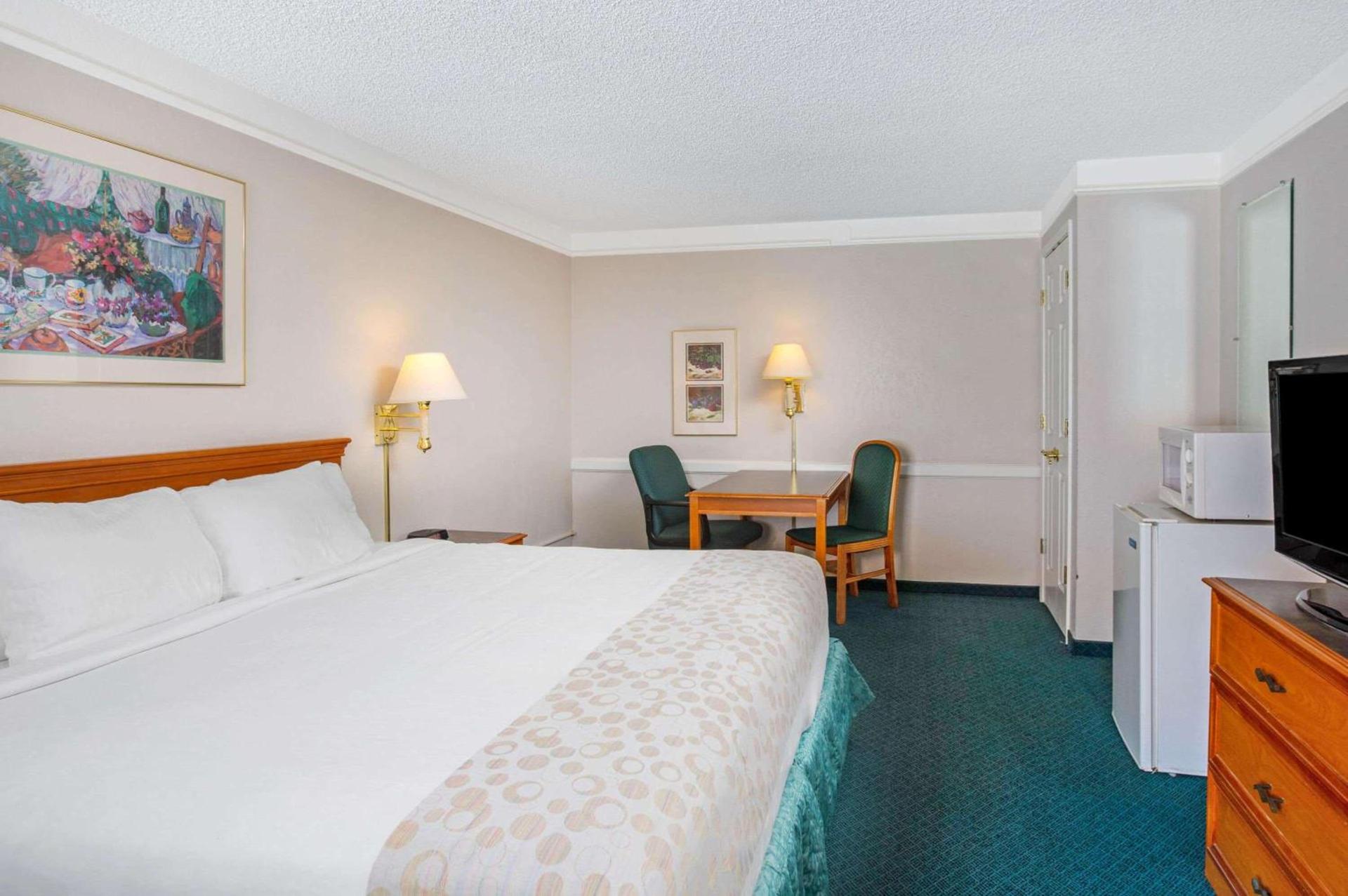Days Inn by Wyndham Reno photo 17