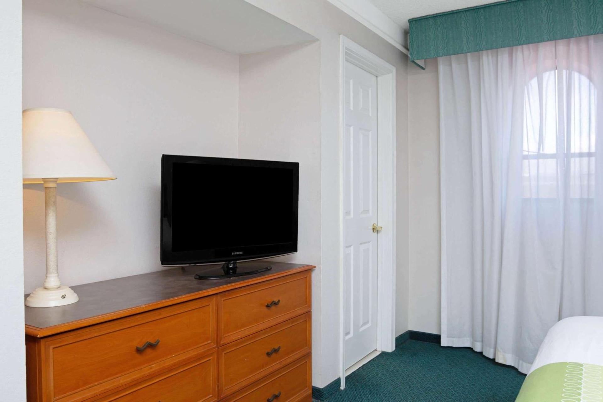 Days Inn by Wyndham Reno photo 20