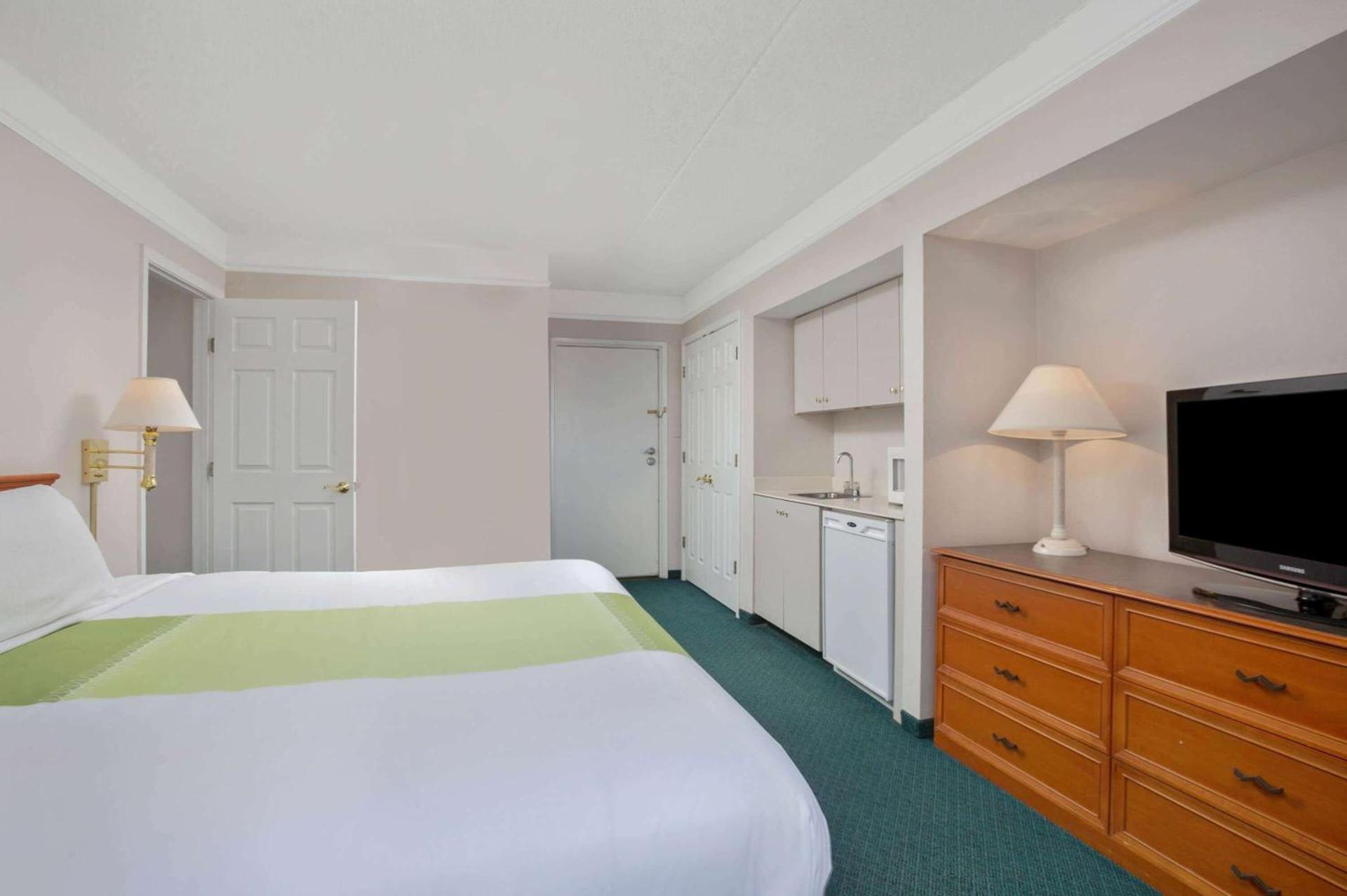 Days Inn by Wyndham Reno photo 27