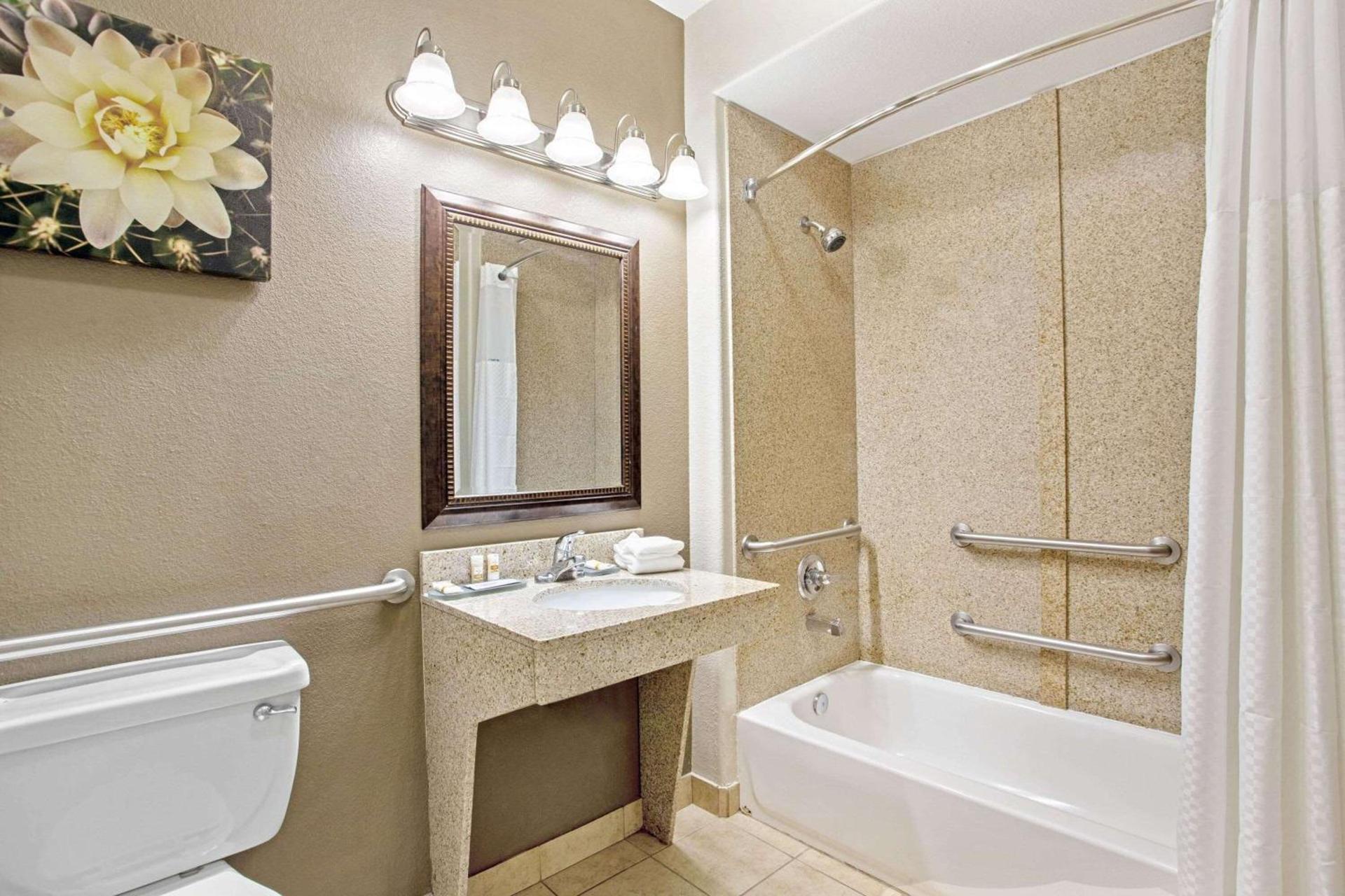 La Quinta by Wyndham Fairfield TX photo 11