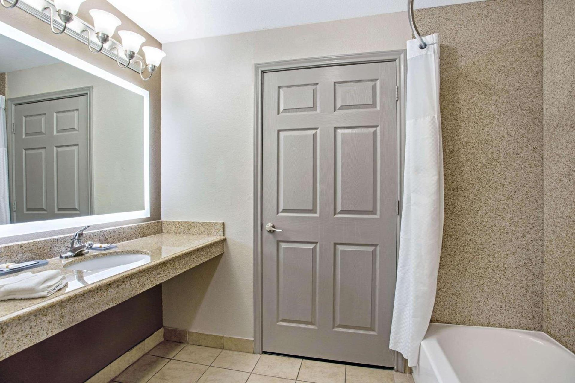La Quinta by Wyndham Fairfield TX photo 13
