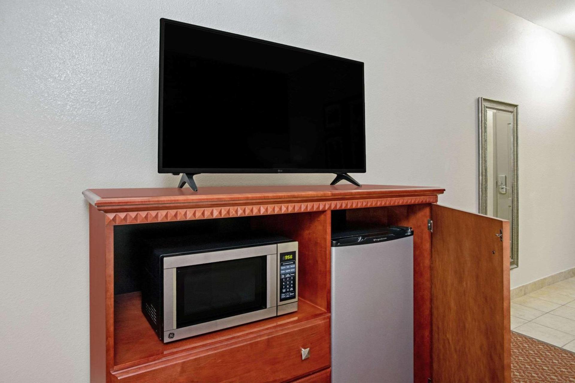 La Quinta by Wyndham Fairfield TX photo 16