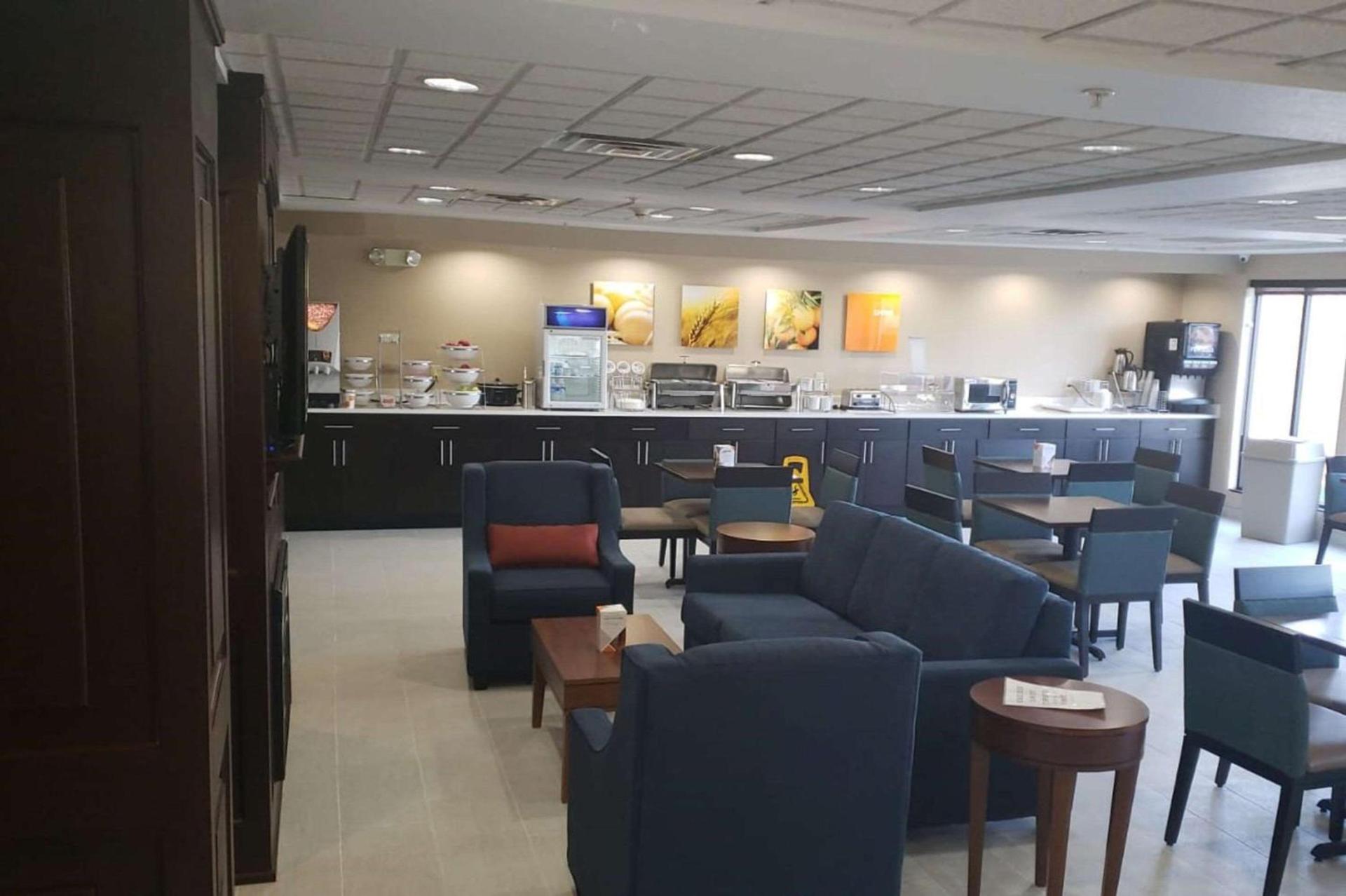 Comfort Inn & Suites Decatur-Forsyth photo 11
