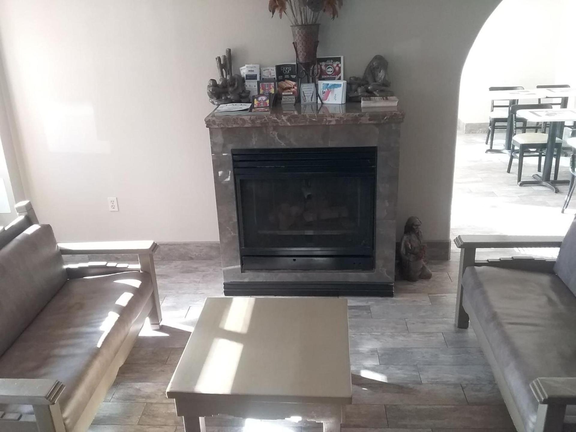 Super 8 by Wyndham Taos photo 34