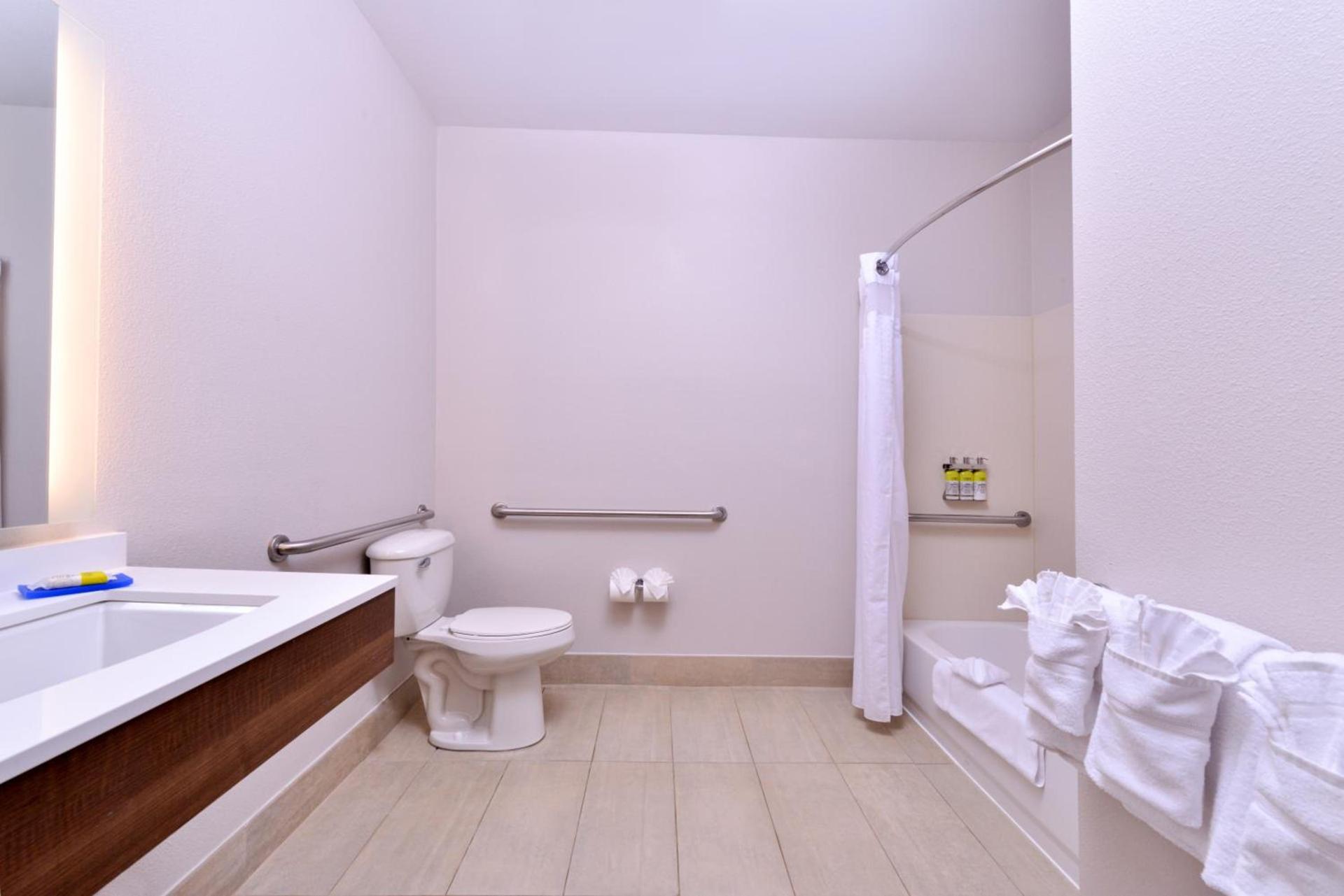 Holiday Inn Express Hotel & Suites Arcata/Eureka-Airport Area by IHG photo 11
