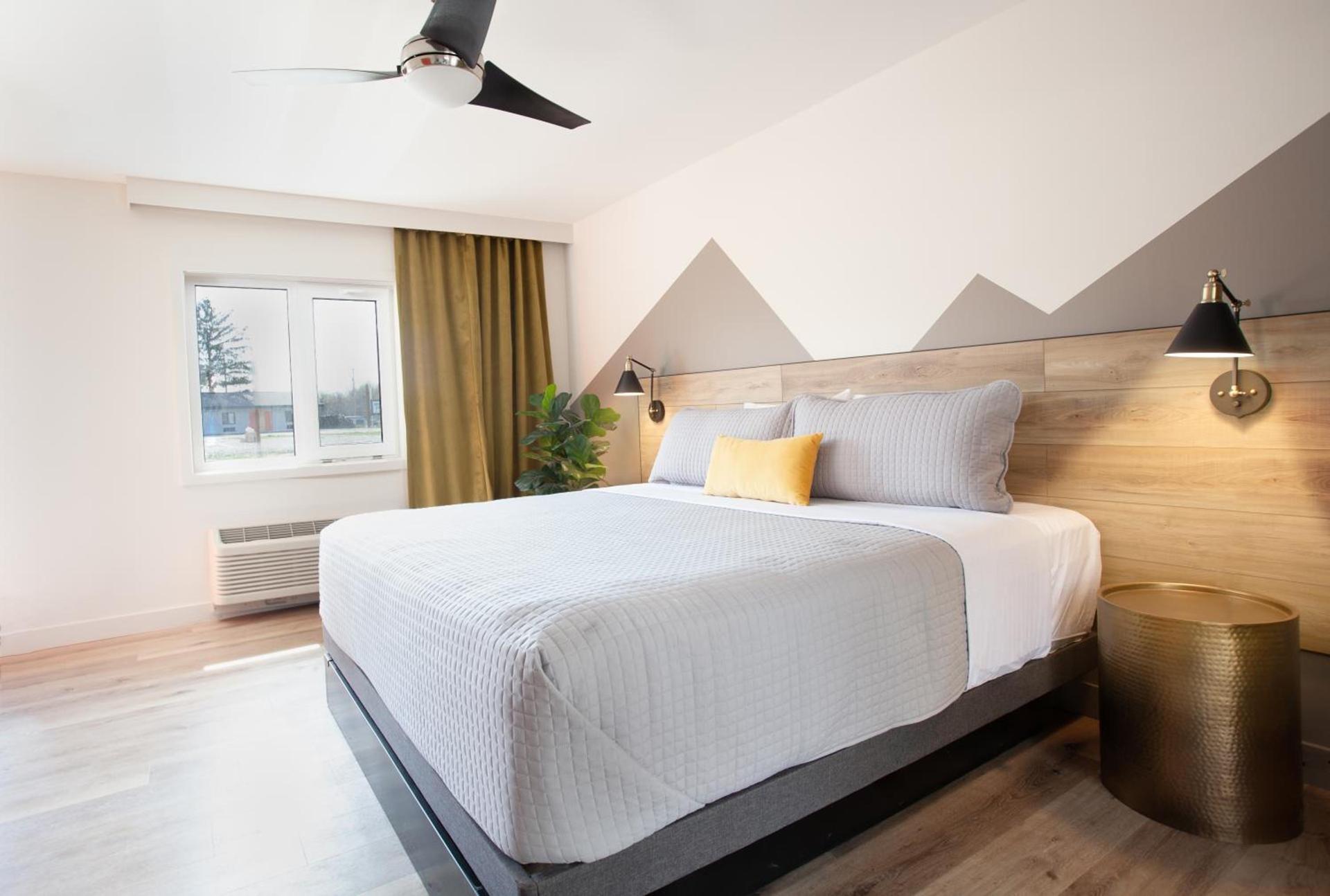 4411 Inn & Suites photo 41