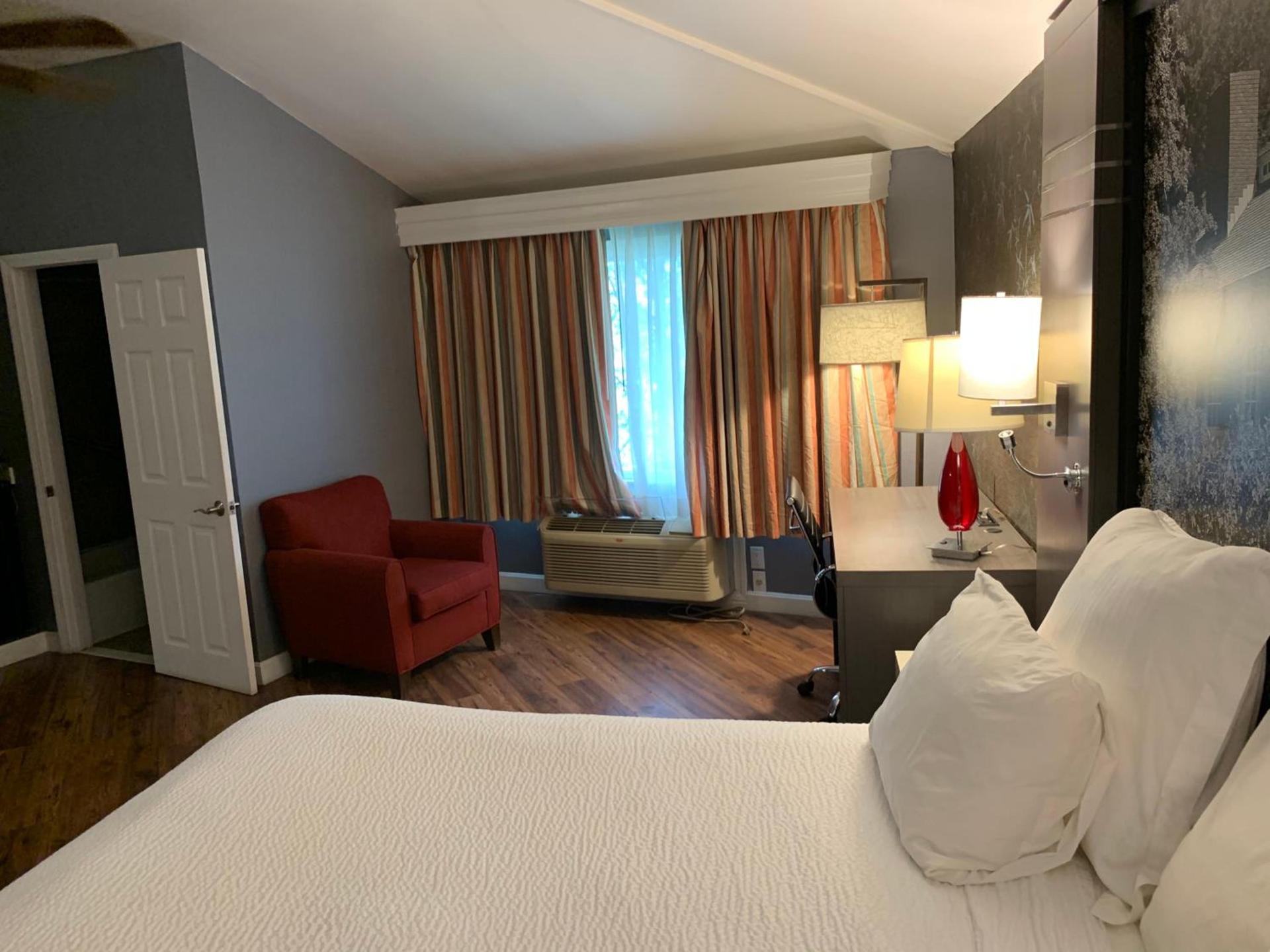 Super 8 by Wyndham Sturbridge photo 41