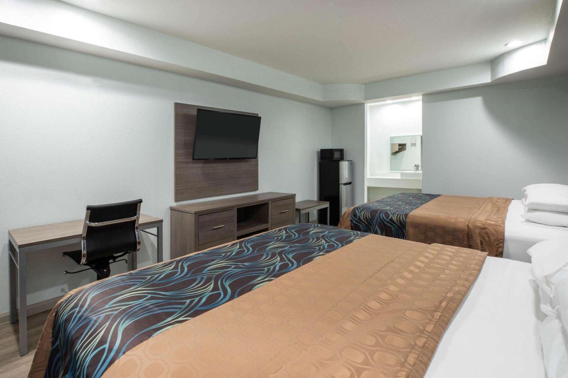 Super 8 by Wyndham Humble Houston Fallcreek photo 10