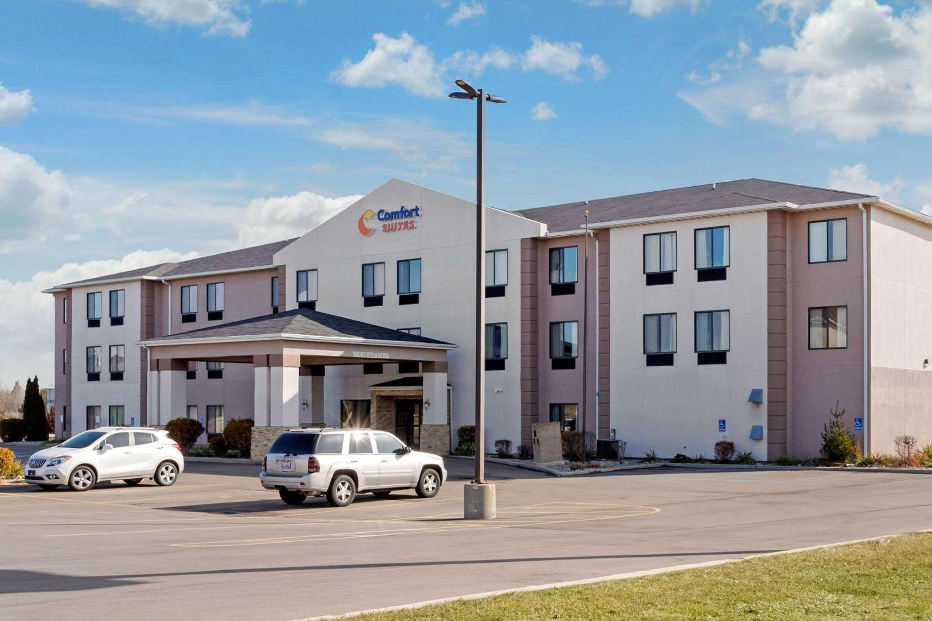Comfort Suites South Haven near I-96 photo 5