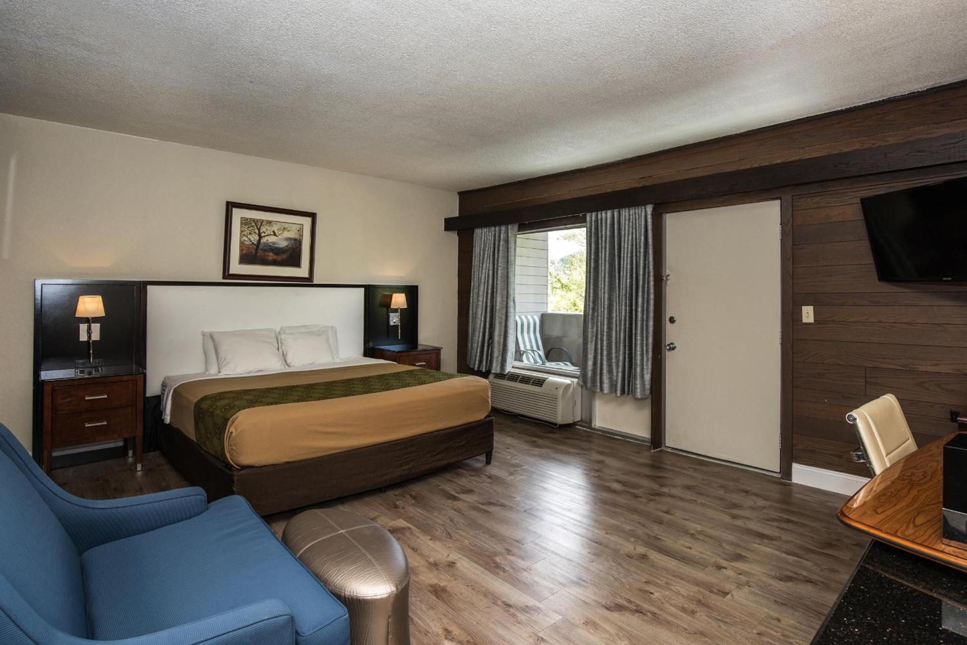 Fabulous Chalet Inn photo 49