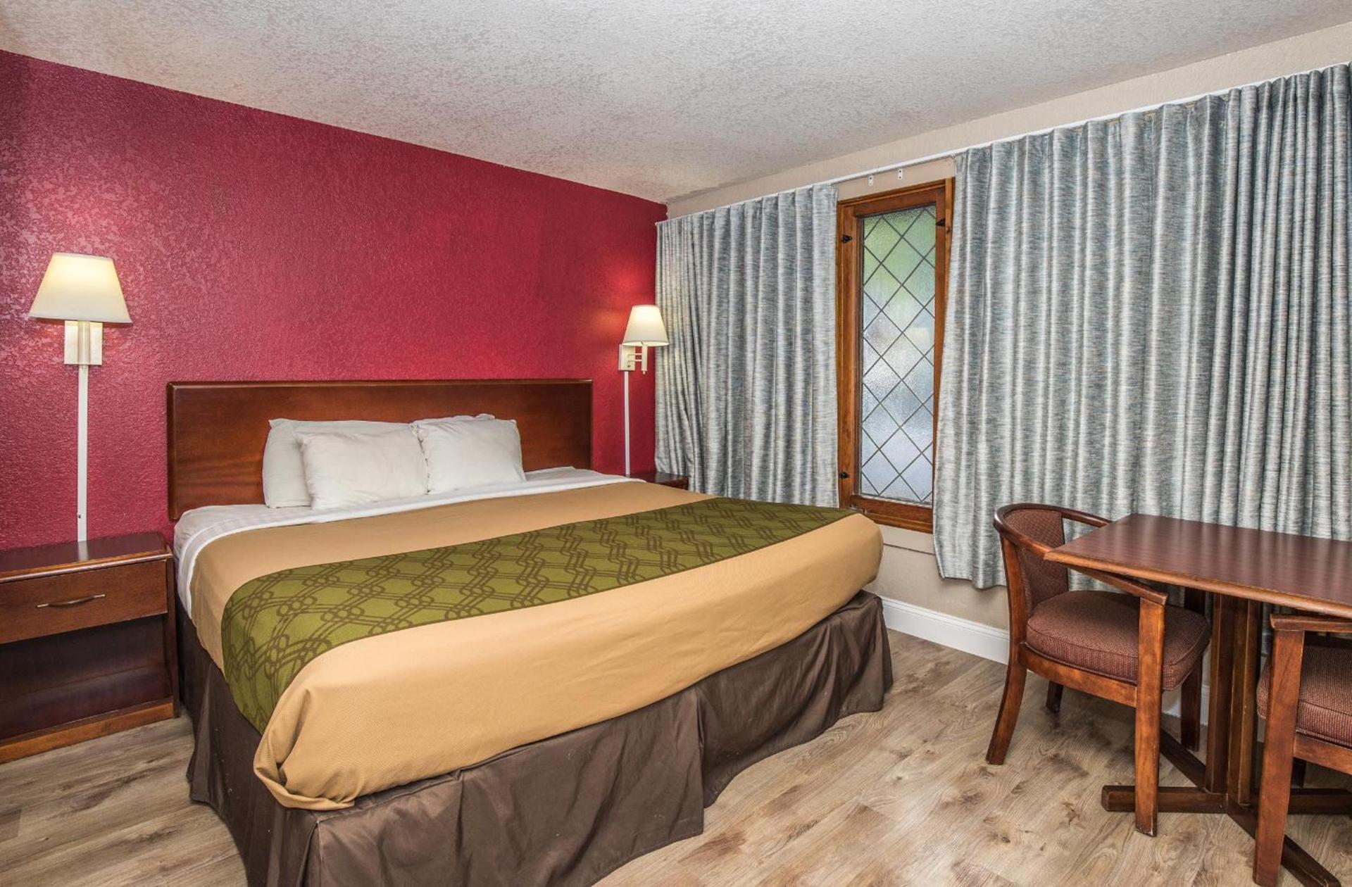 Fabulous Chalet Inn photo 46
