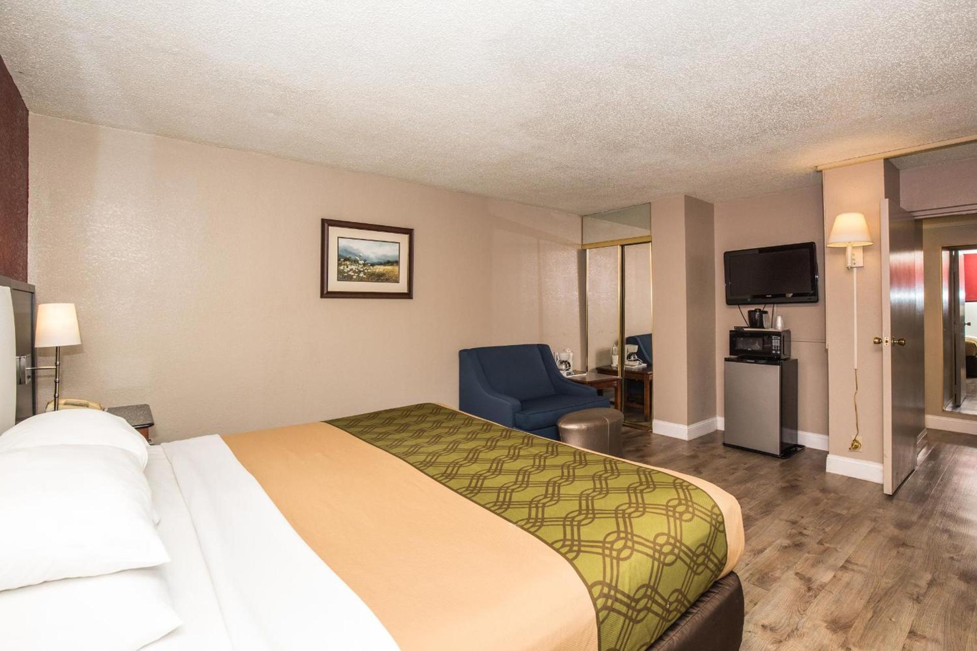 Fabulous Chalet Inn photo 42