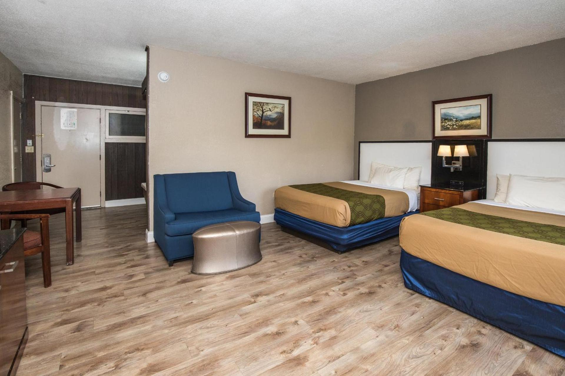 Fabulous Chalet Inn photo 38