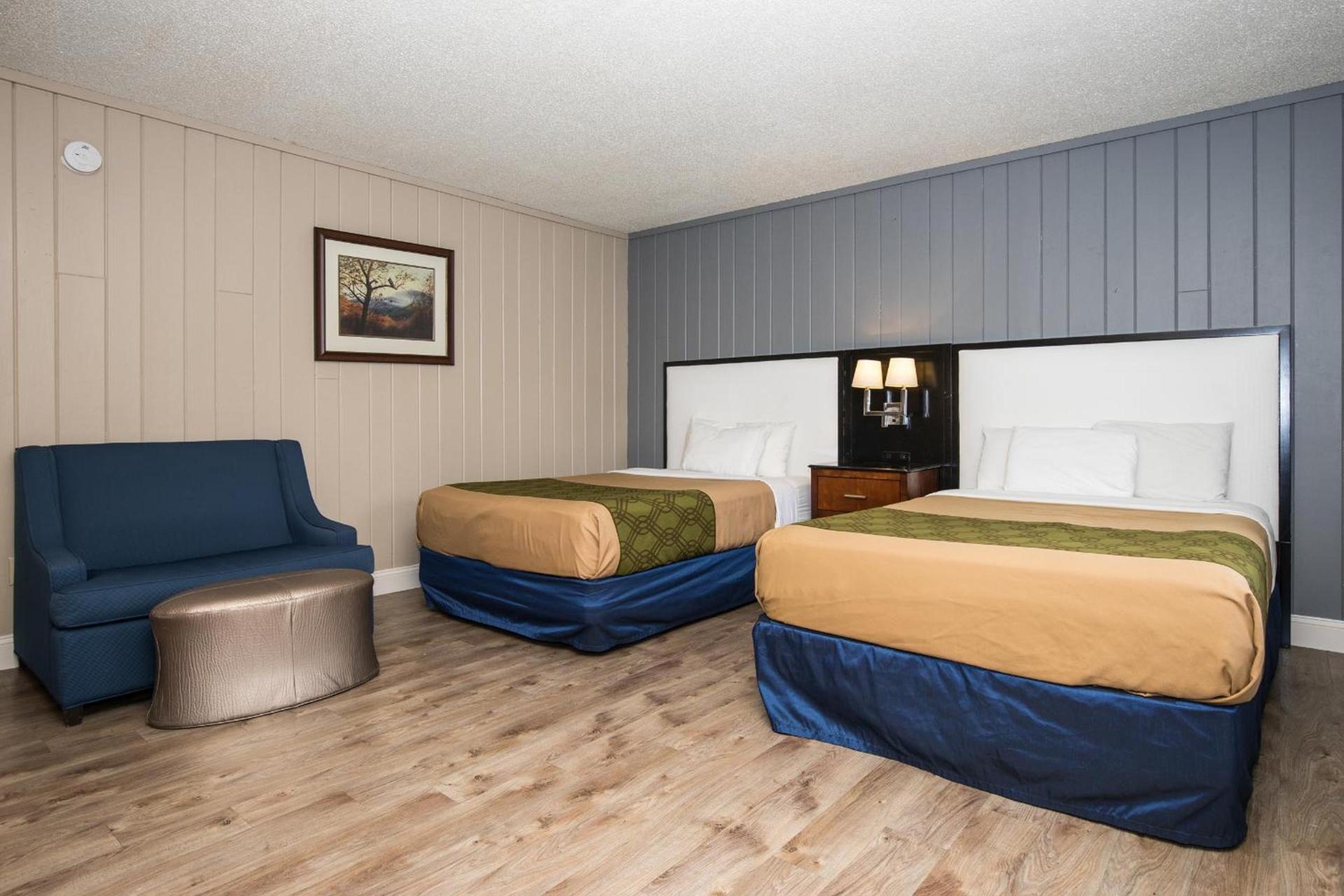 Fabulous Chalet Inn photo 36