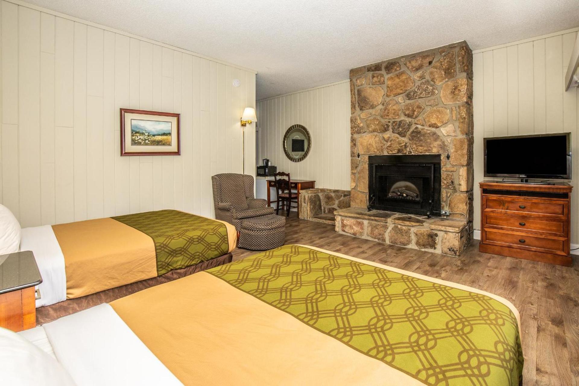 Fabulous Chalet Inn photo 33