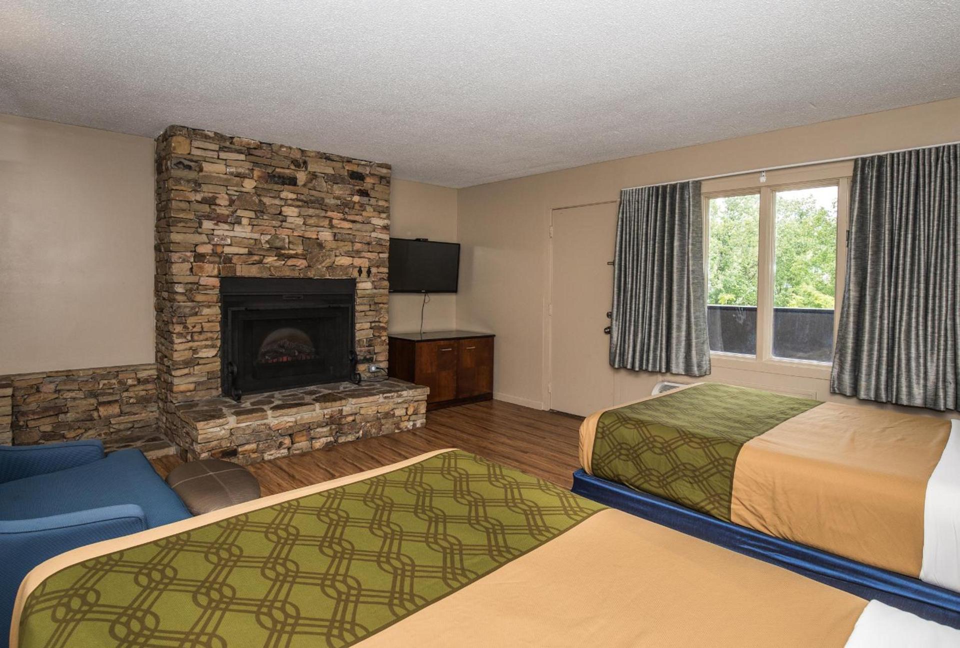 Fabulous Chalet Inn photo 32