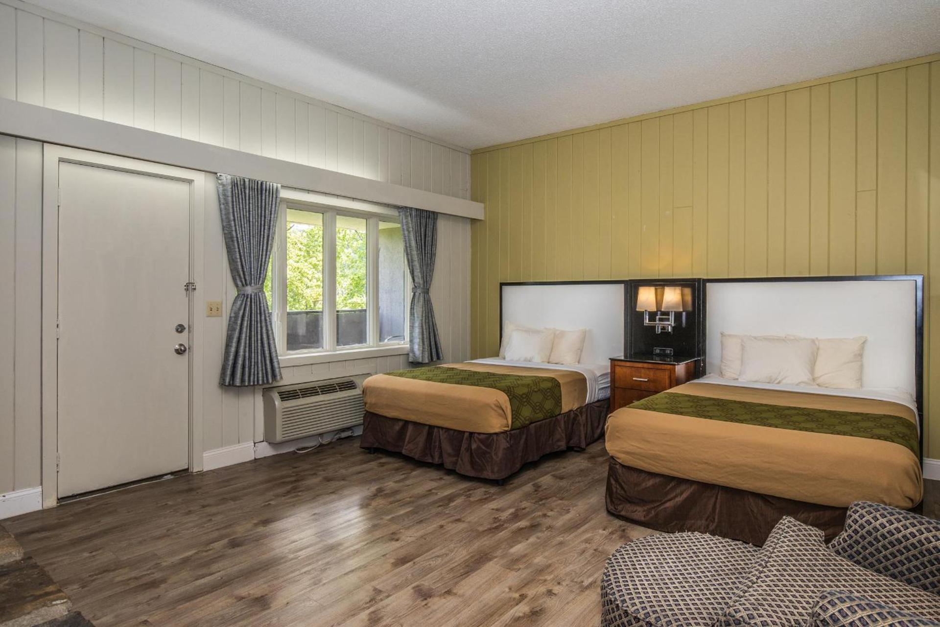 Fabulous Chalet Inn photo 31