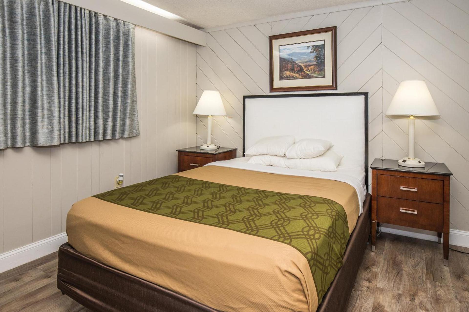 Fabulous Chalet Inn photo 27