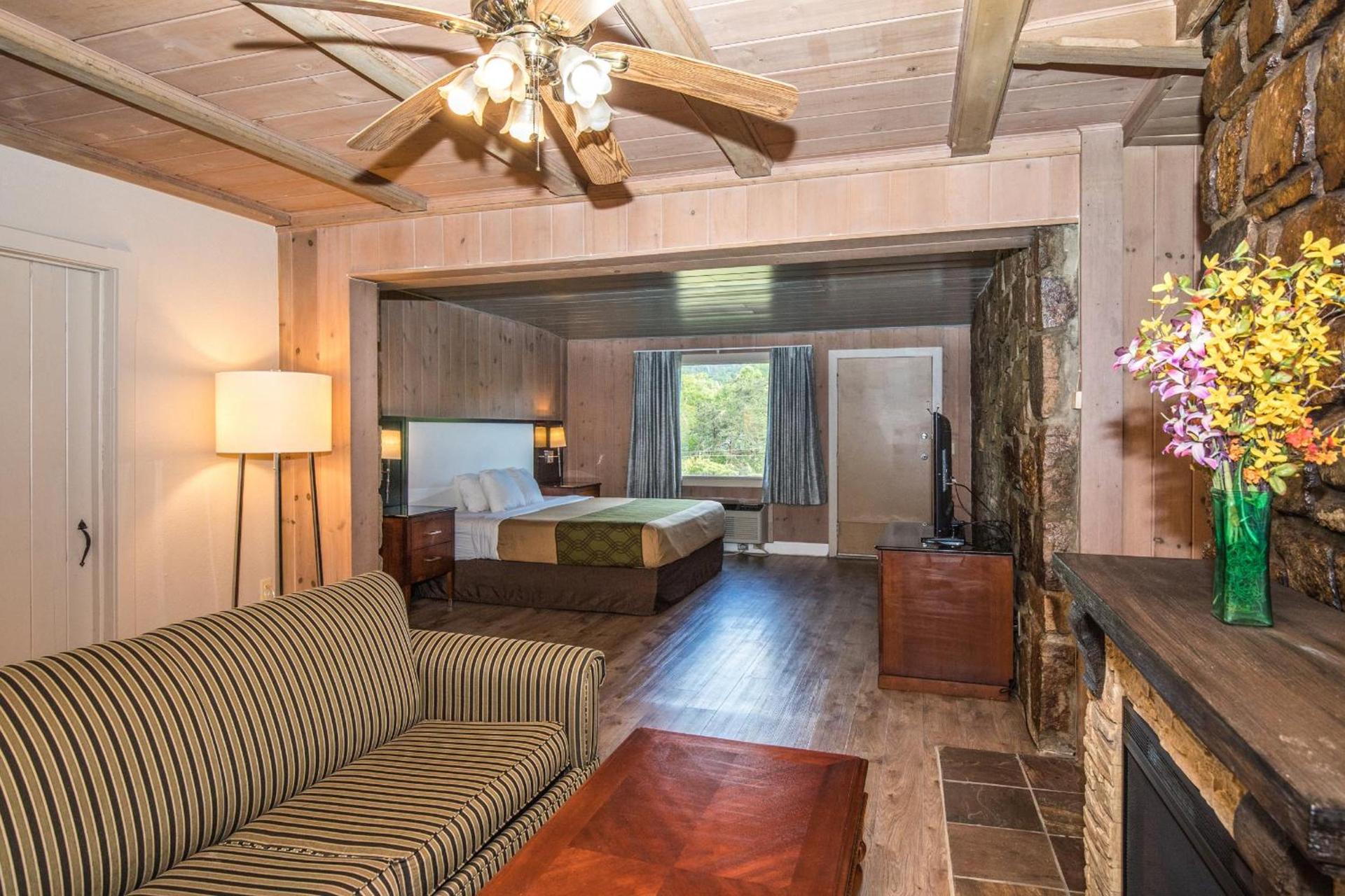 Fabulous Chalet Inn photo 24