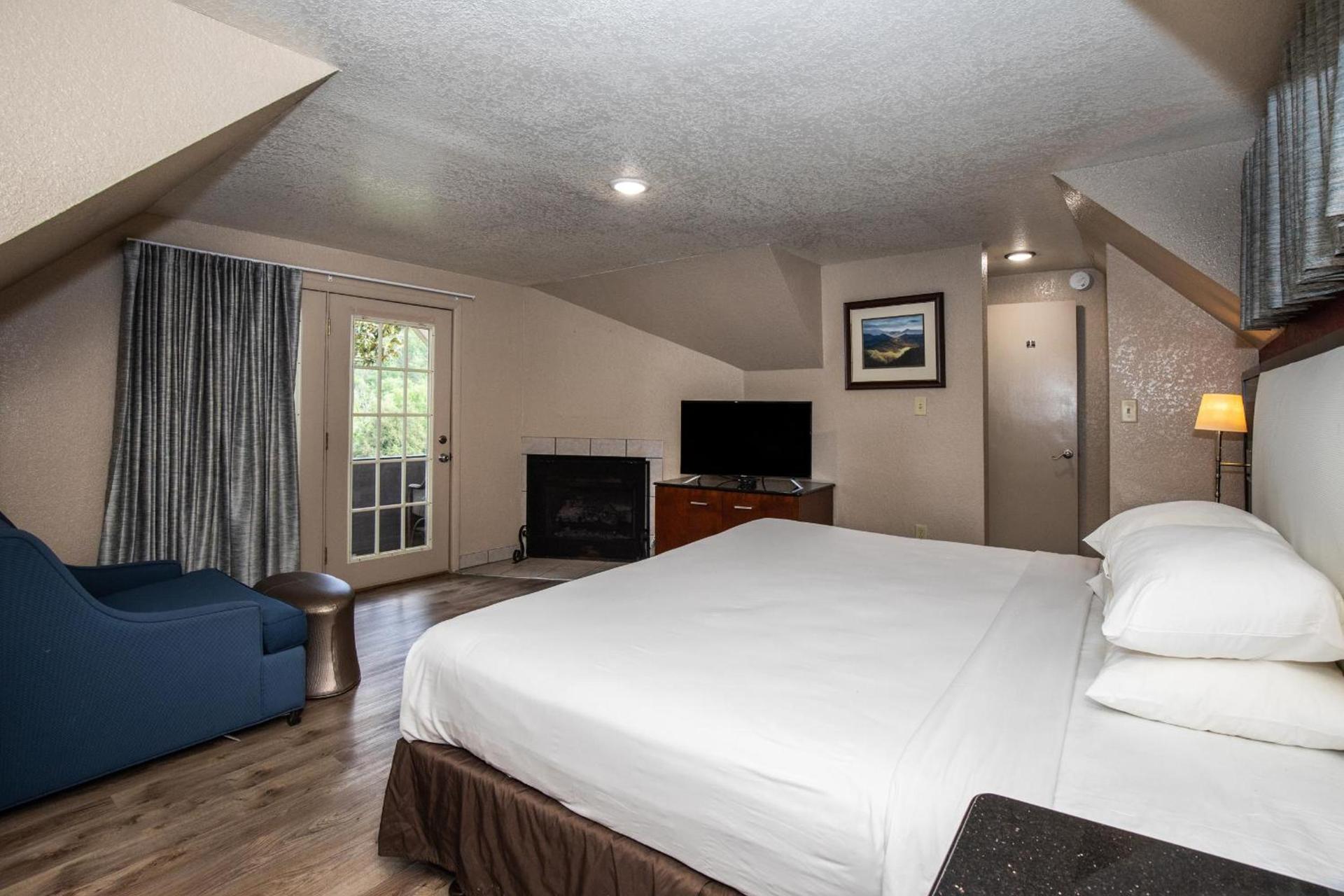 Fabulous Chalet Inn photo 20