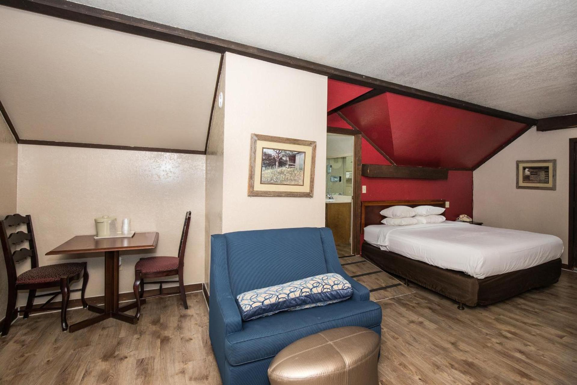 Fabulous Chalet Inn photo 17